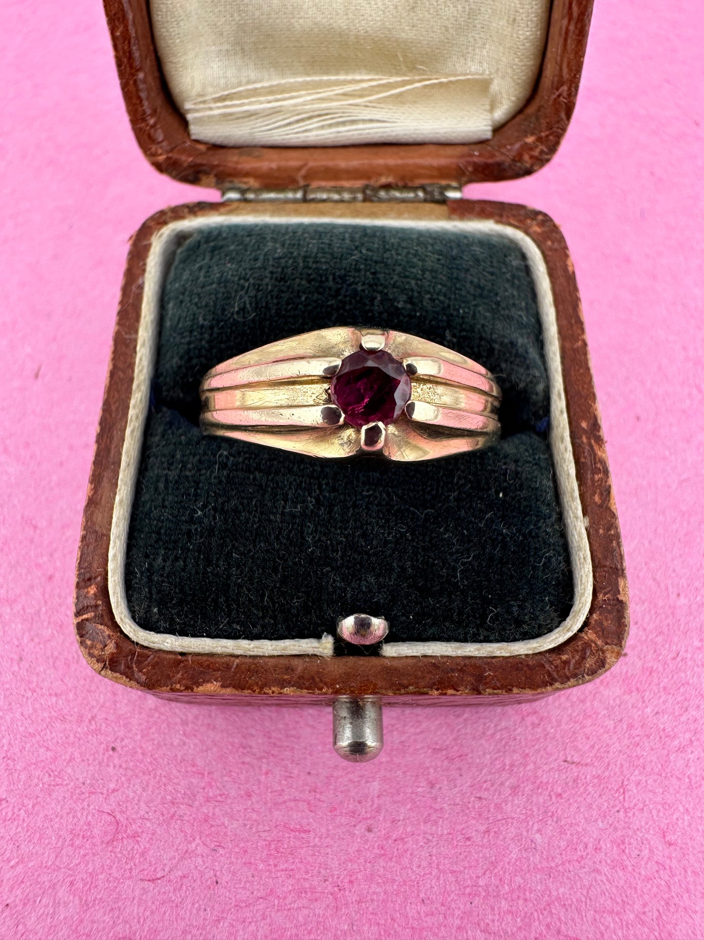 Vintage 9ct Ruby Belcher Ring