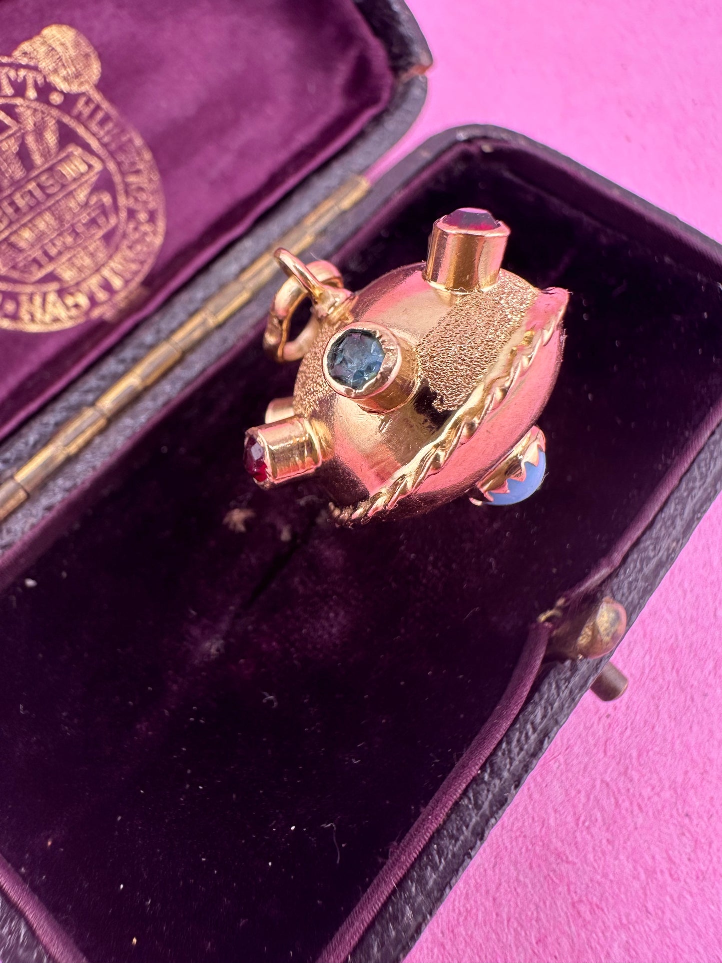 18ct Gold UFO Sputnik pendant with Topaz, Garnet & Turquoise stones.