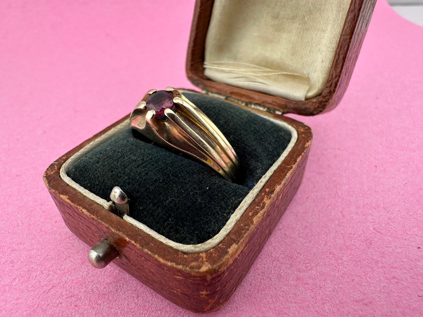 Vintage 9ct Ruby Belcher Ring