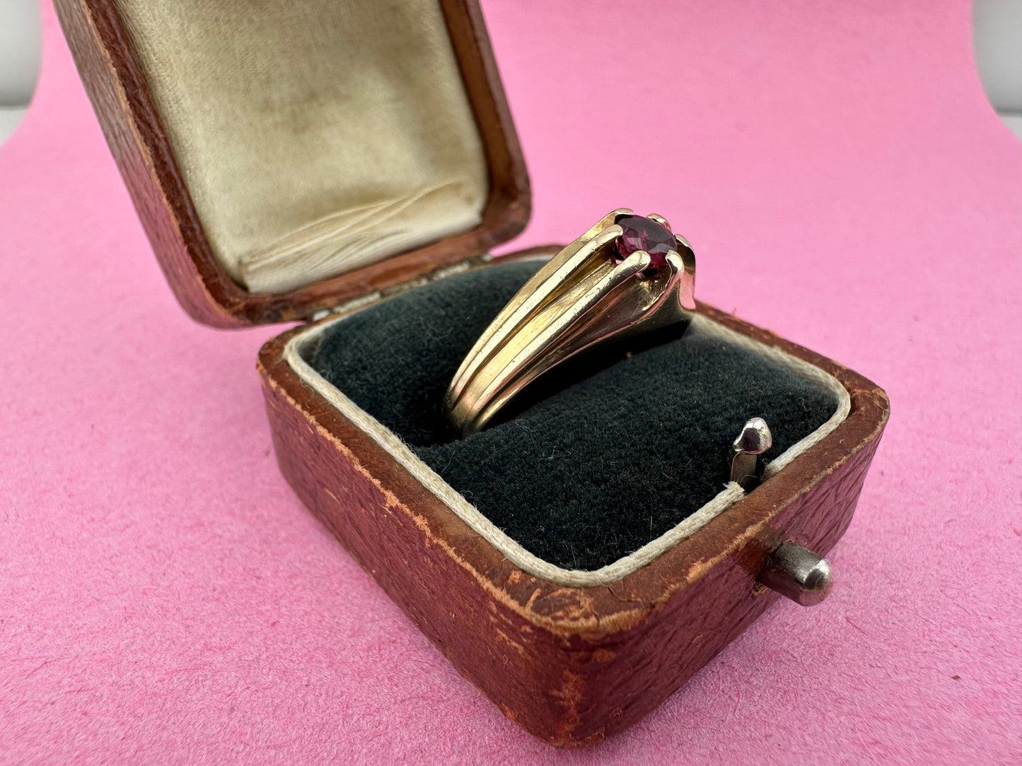 Vintage 9ct Ruby Belcher Ring