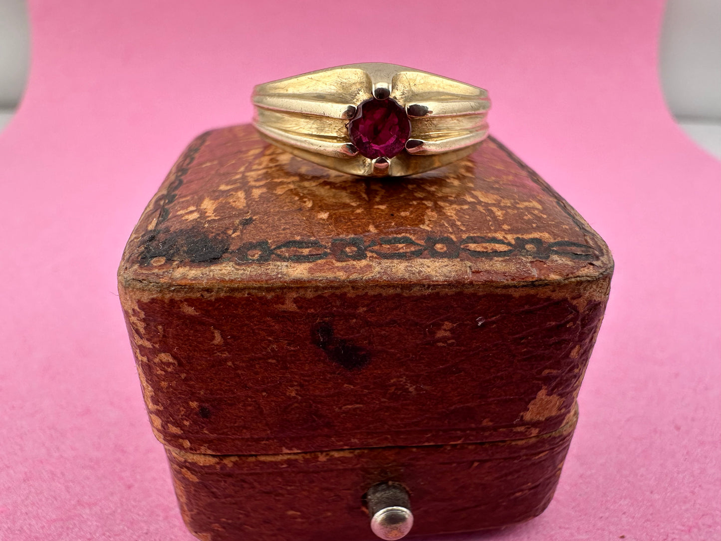 Vintage 9ct Ruby Belcher Ring