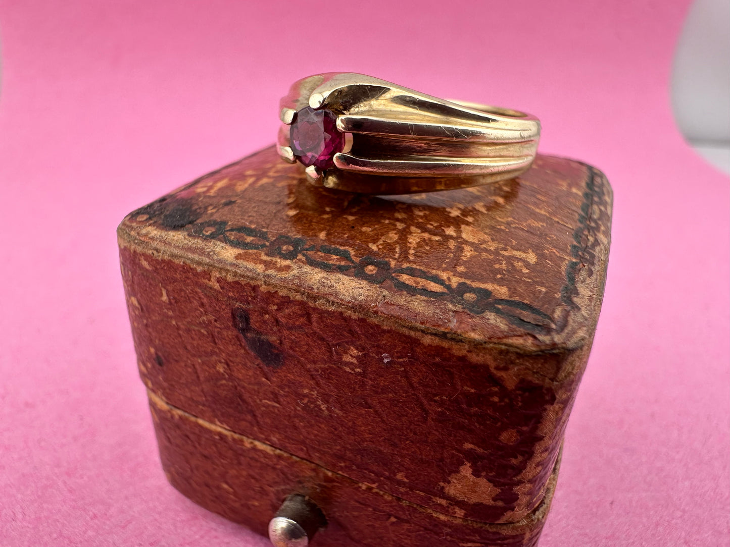 Vintage 9ct Ruby Belcher Ring
