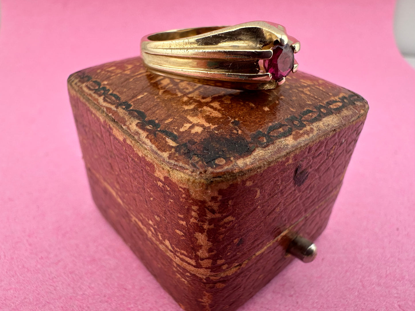 Vintage 9ct Ruby Belcher Ring