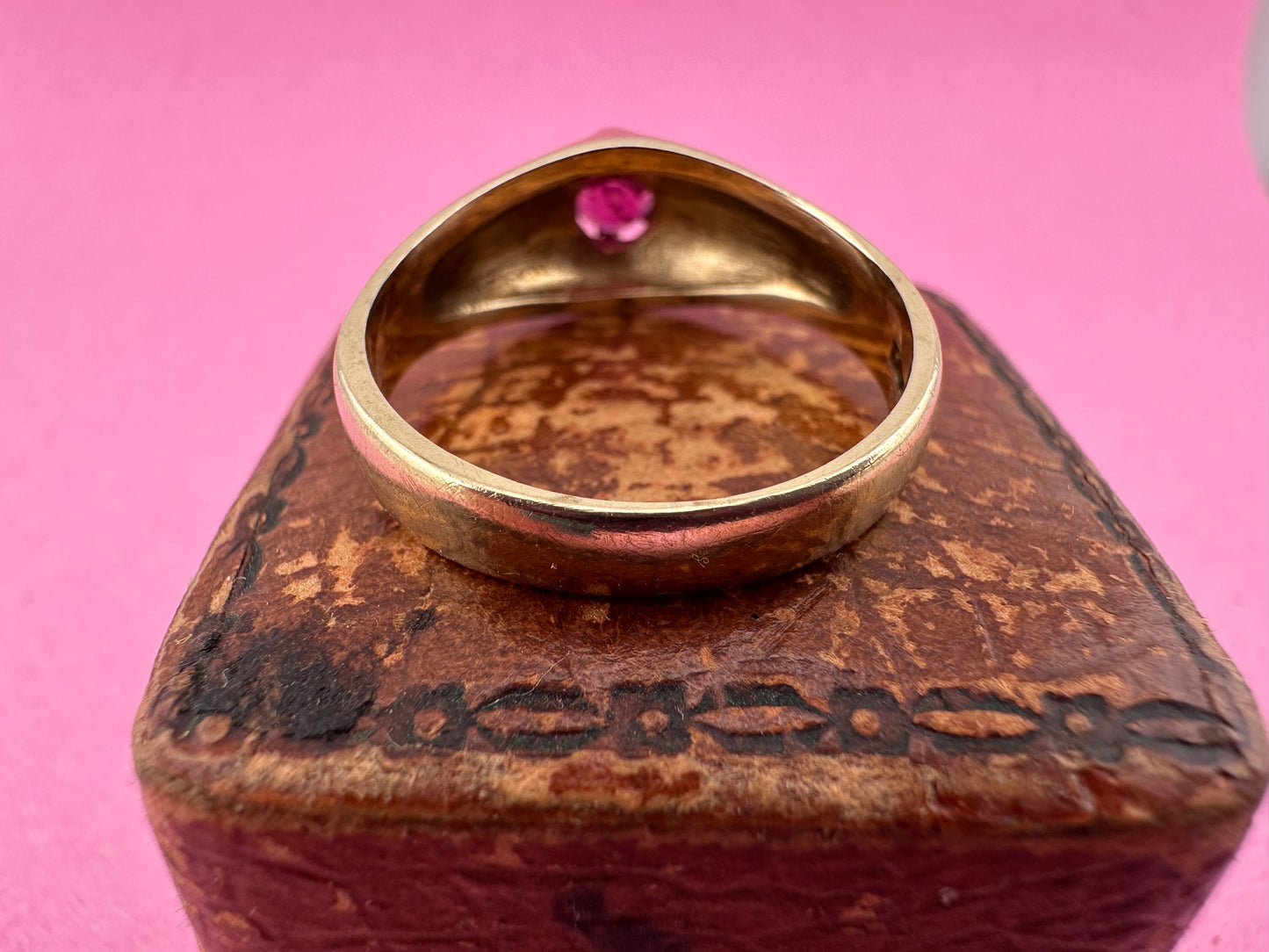Vintage 9ct Ruby Belcher Ring