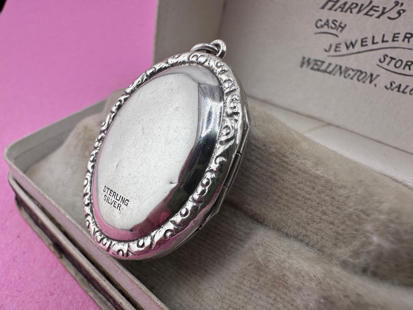 Sterling silver Oval wreath Locket