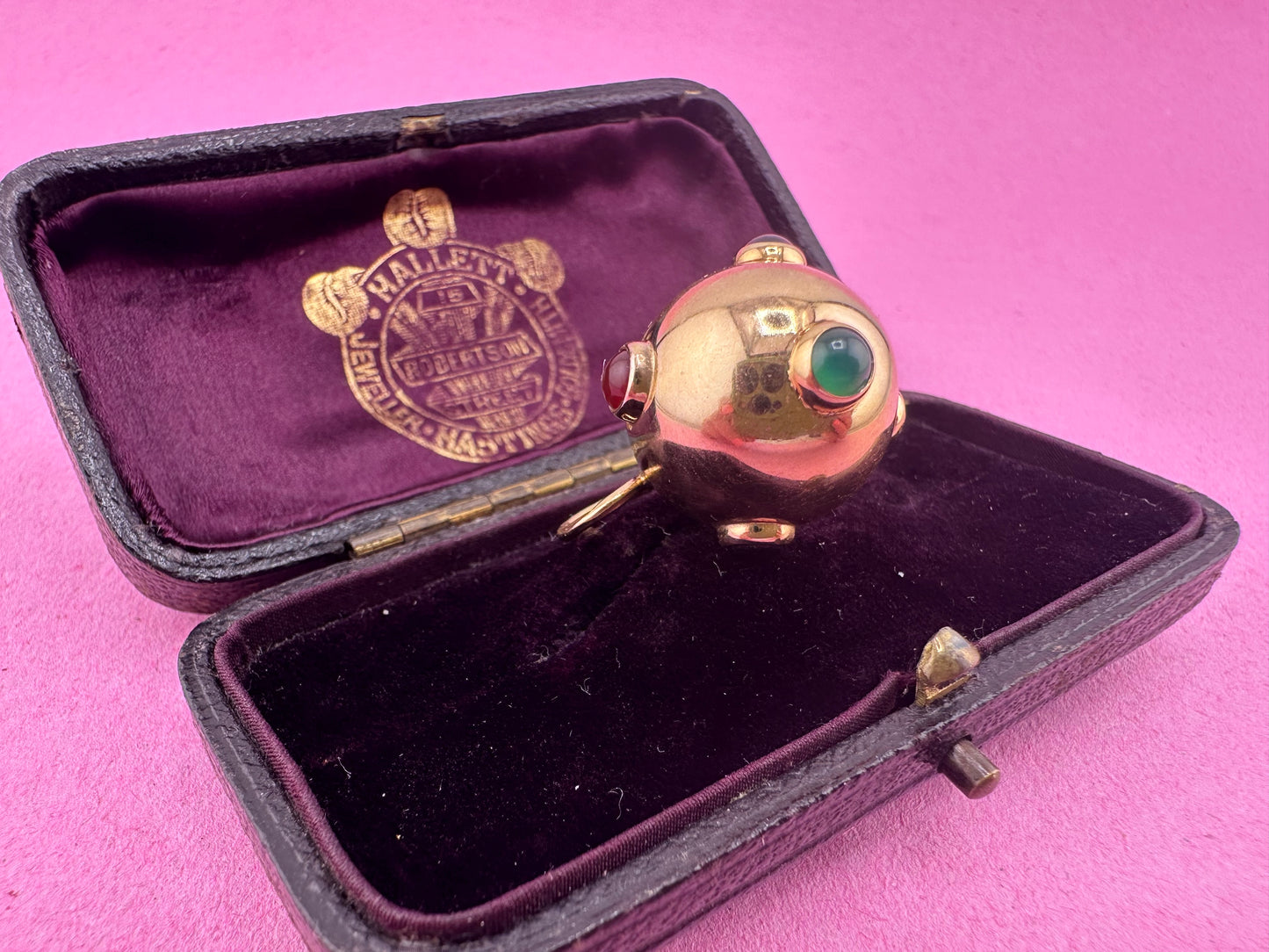 9ct Gold Sputnik with carnelian, onyx & green agate gemstones