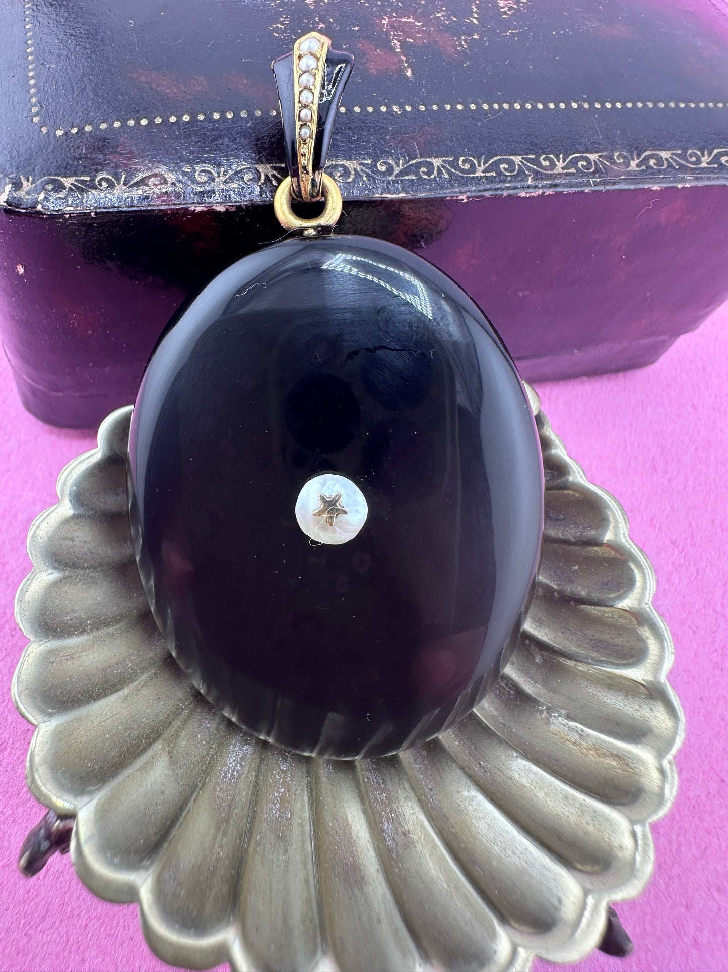 18ct Gold Onyx Locket with seed pearls, enamel and star detail. Frame 15ct.