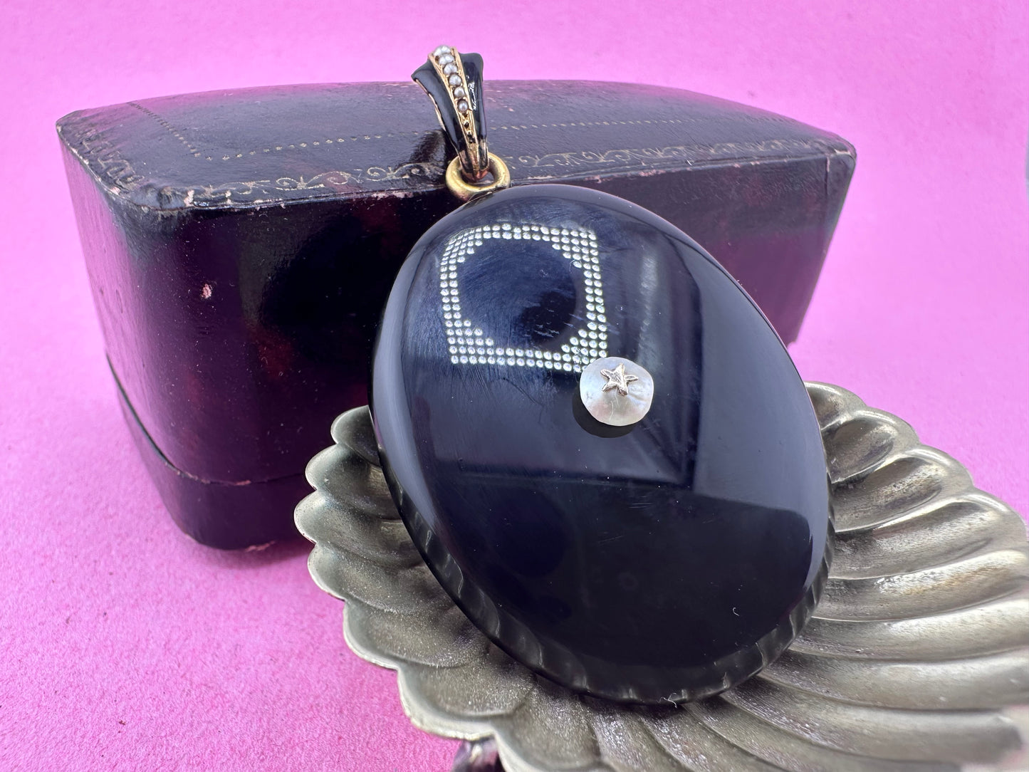 18ct Gold Onyx Locket with seed pearls, enamel and star detail. Frame 15ct.
