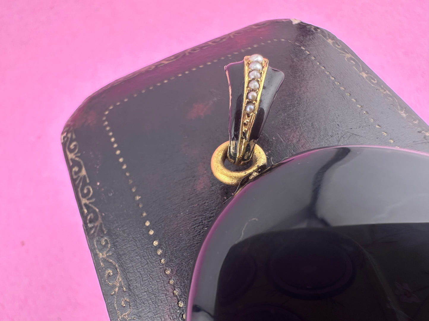 18ct Gold Onyx Locket with seed pearls, enamel and star detail. Frame 15ct.
