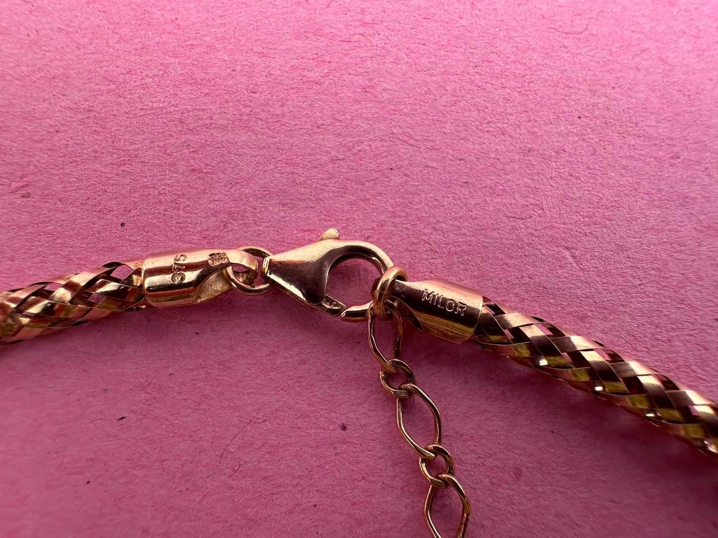 9ct Gold Omega/Tube Chain, 4.61g, 17inches with an 2 inch extender.