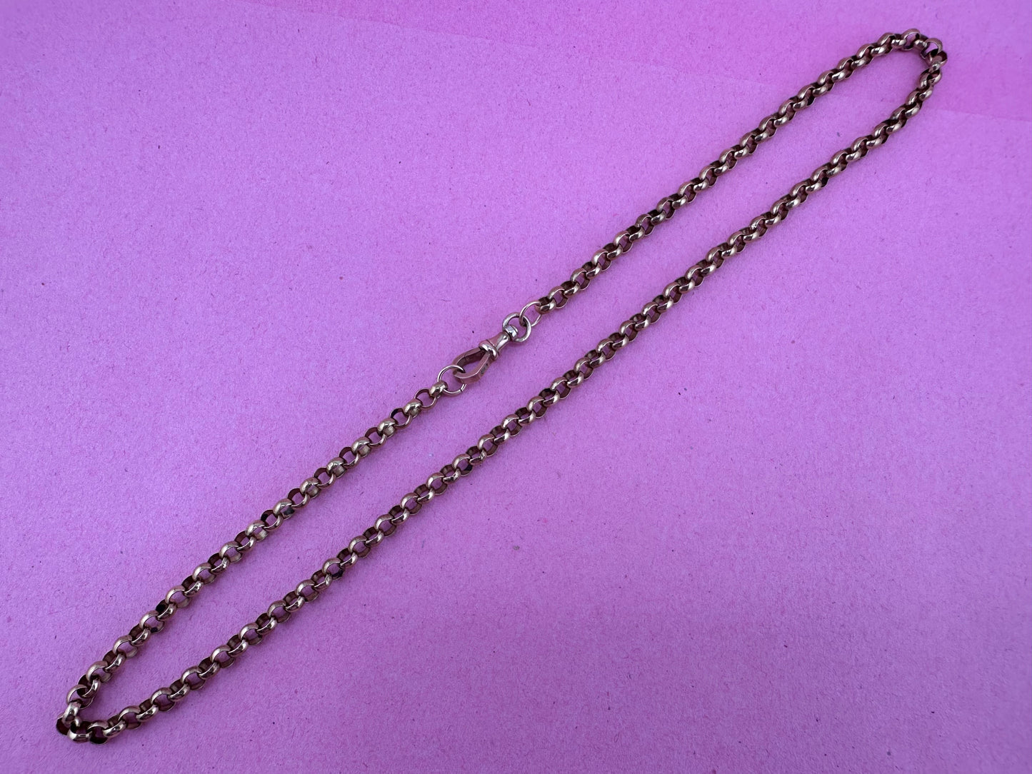 Vintage 9ct Yellow Gold Rolo/belcher chain with antique flat edged dog clip