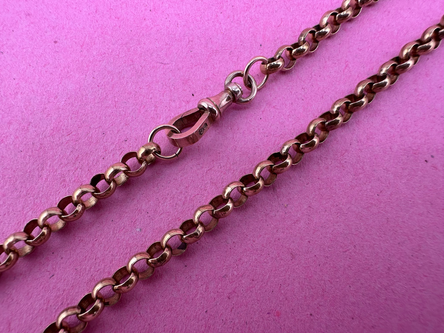 Vintage 9ct Yellow Gold Rolo/belcher chain with antique flat edged dog clip