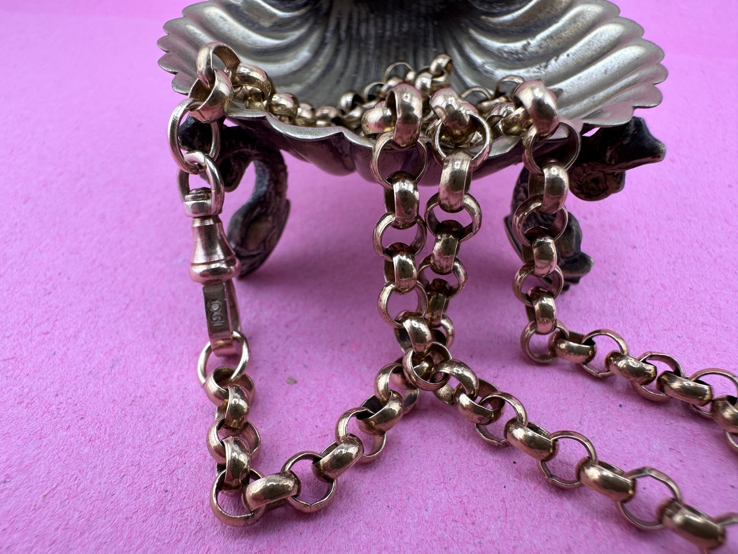 Vintage 9ct Yellow Gold Rolo/belcher chain with antique flat edged dog clip