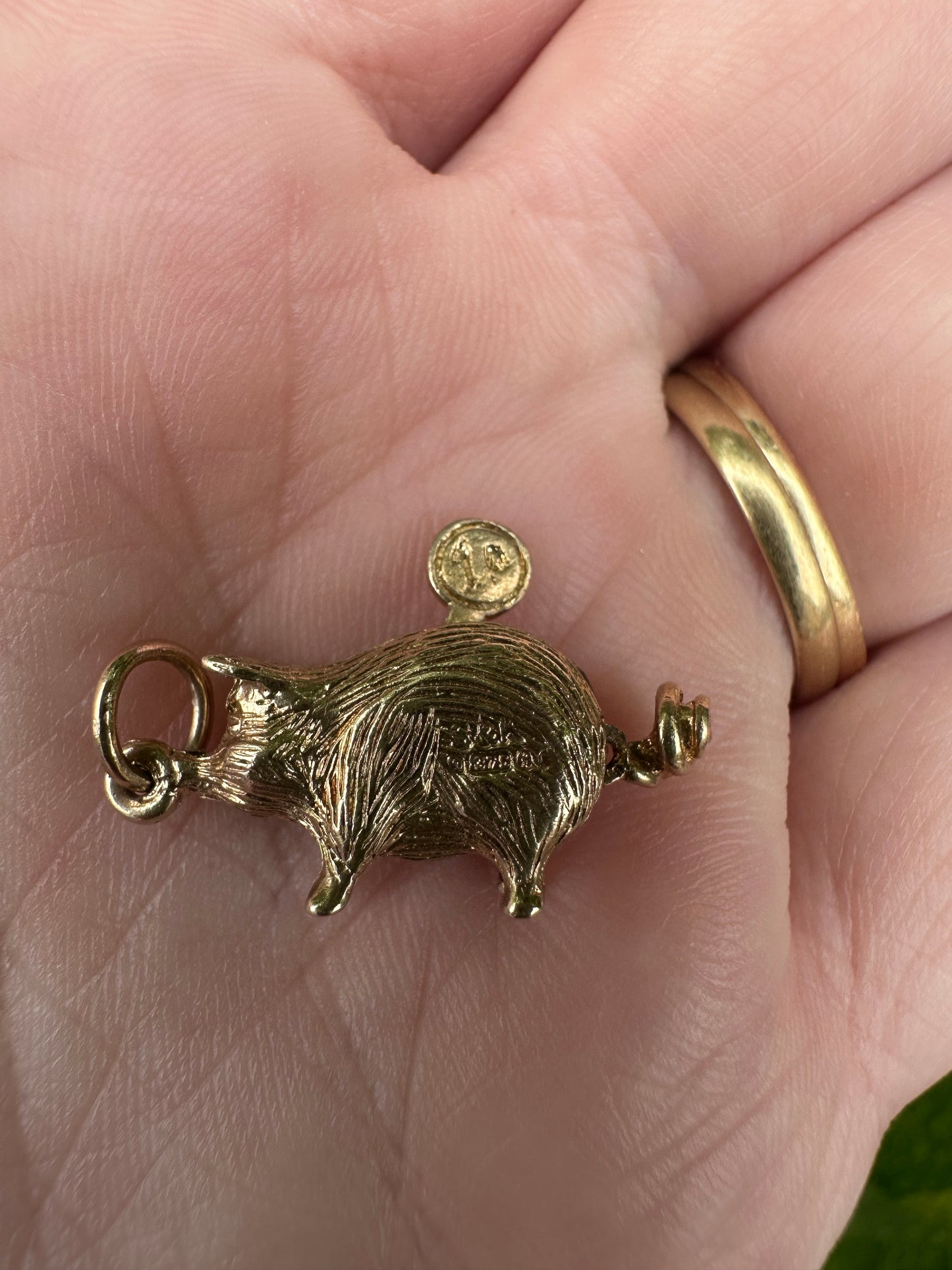 Vintage 9ct Gold Piggy Bank charm, with moving coin/tail