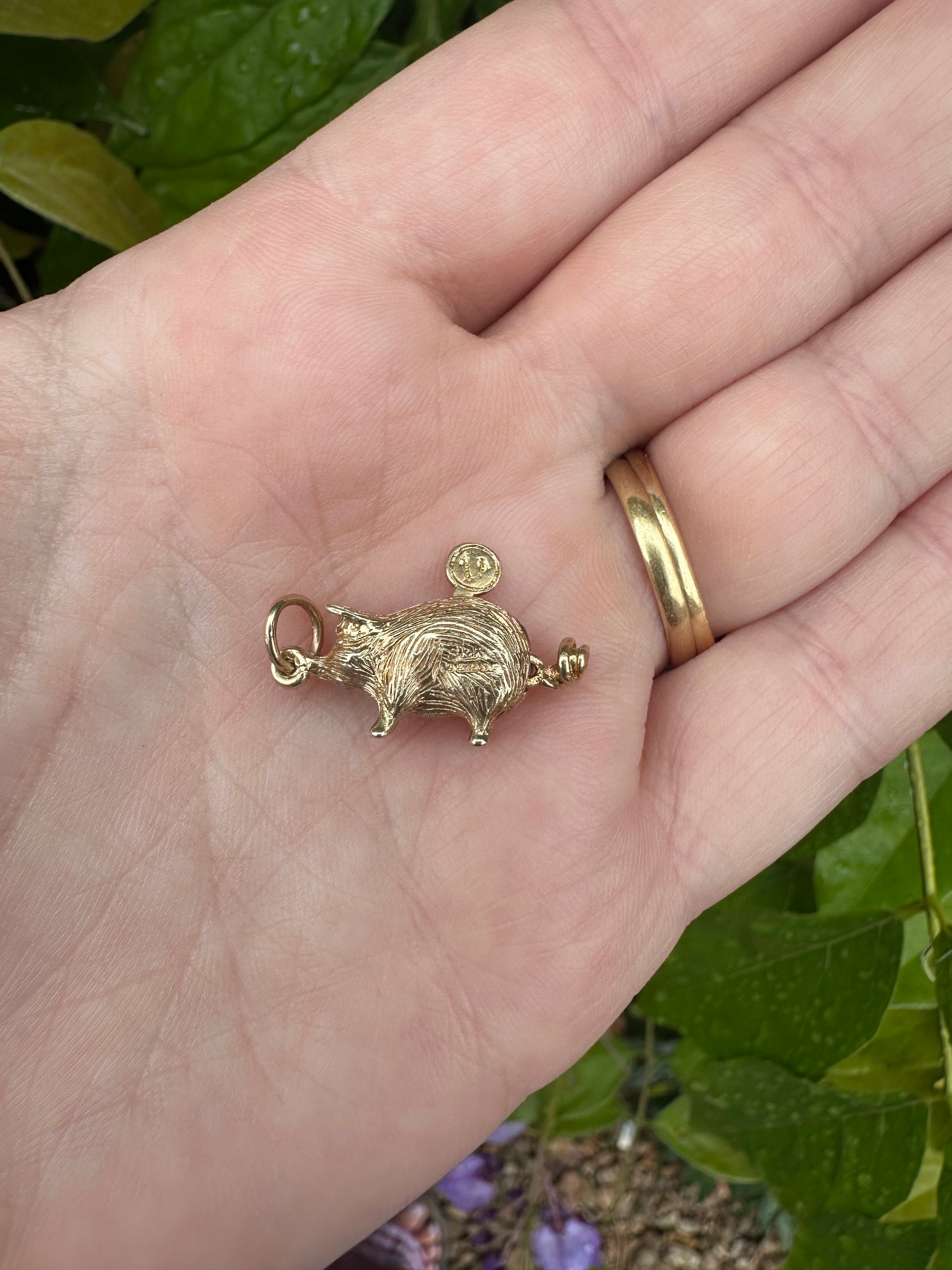 Vintage 9ct Gold Piggy Bank charm, with moving coin/tail