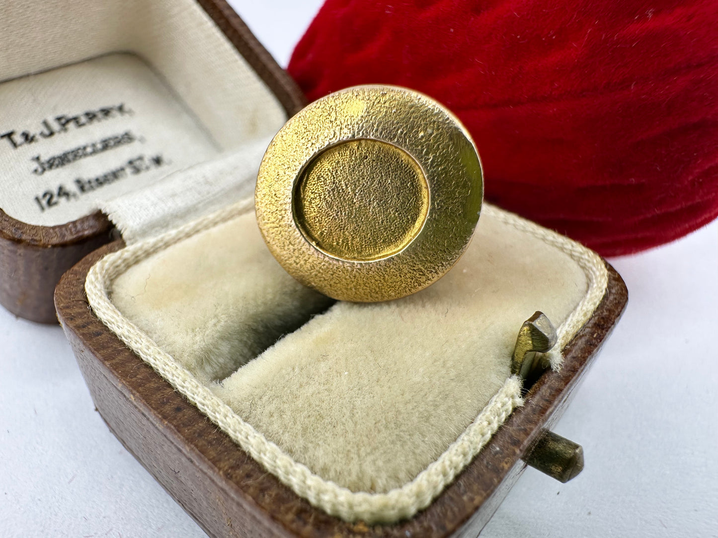 Vintage 9ct Gold Articulated Magicians hat charm, with enamel rabbit
