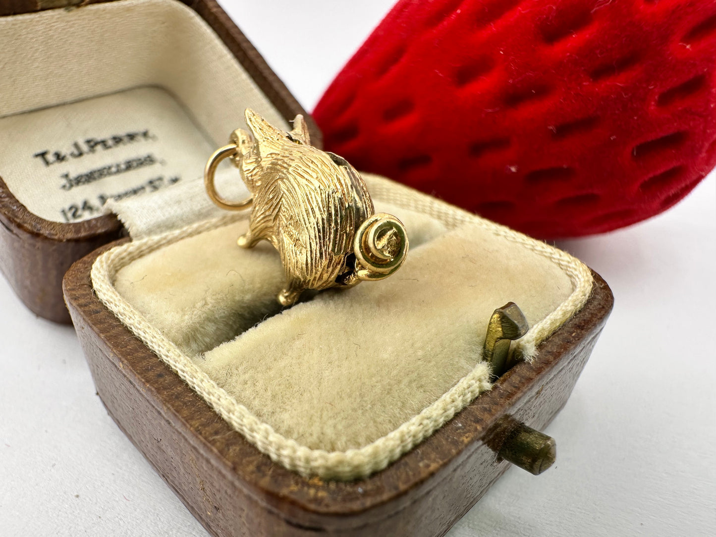 Vintage 9ct Gold Piggy Bank charm, with moving coin/tail