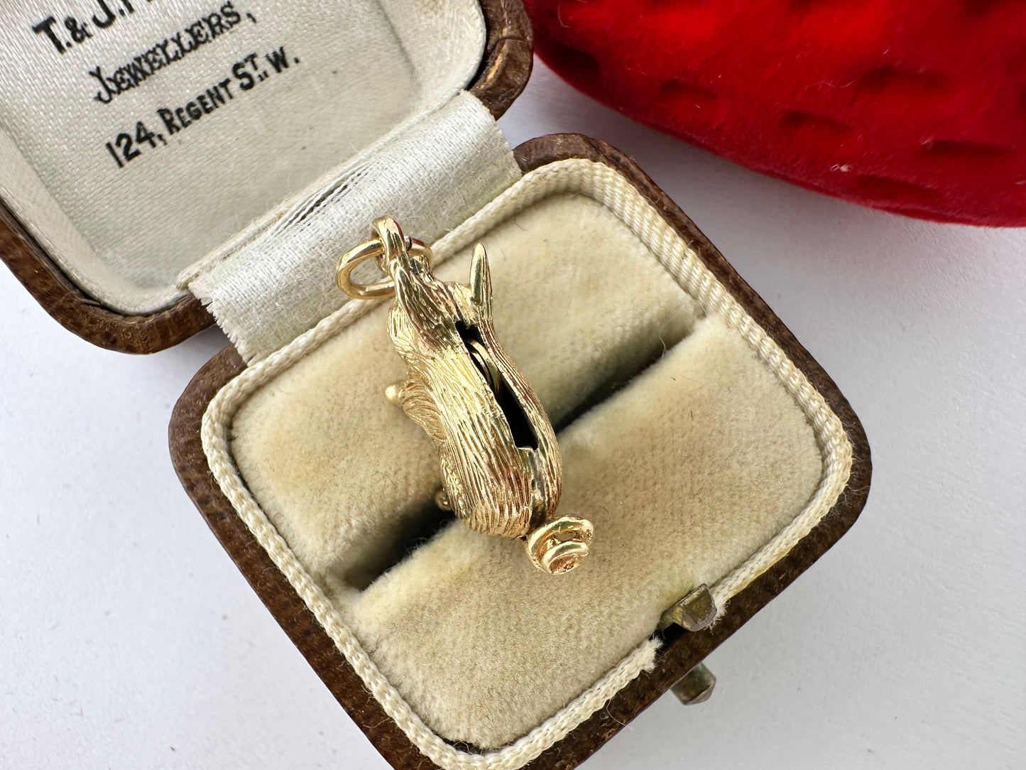 Vintage 9ct Gold Piggy Bank charm, with moving coin/tail