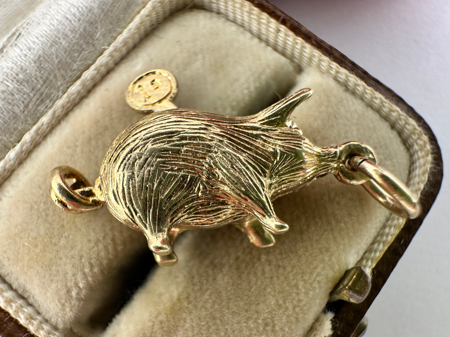 Vintage 9ct Gold Piggy Bank charm, with moving coin/tail