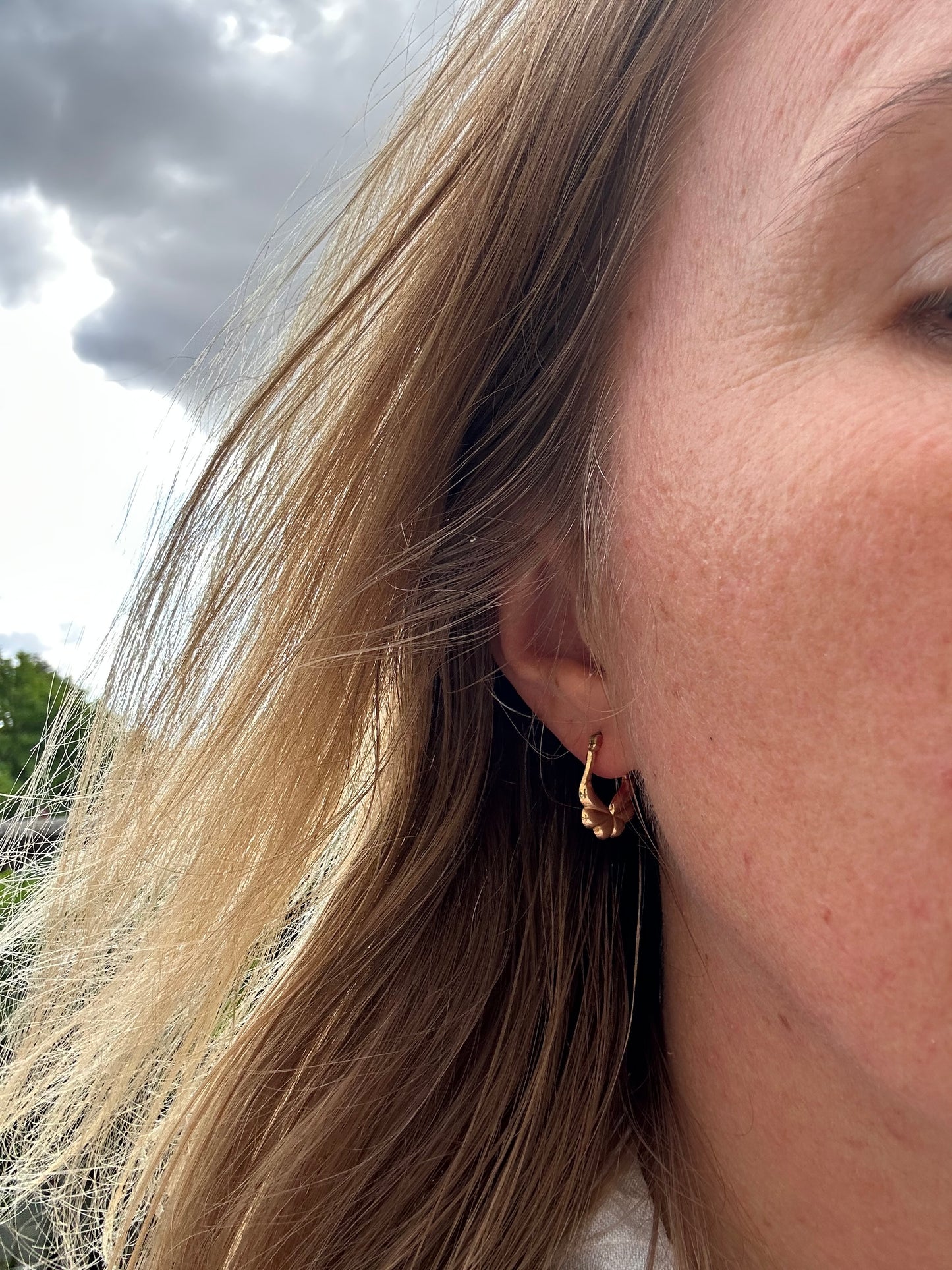 9ct Gold Butterfly puffy hoops