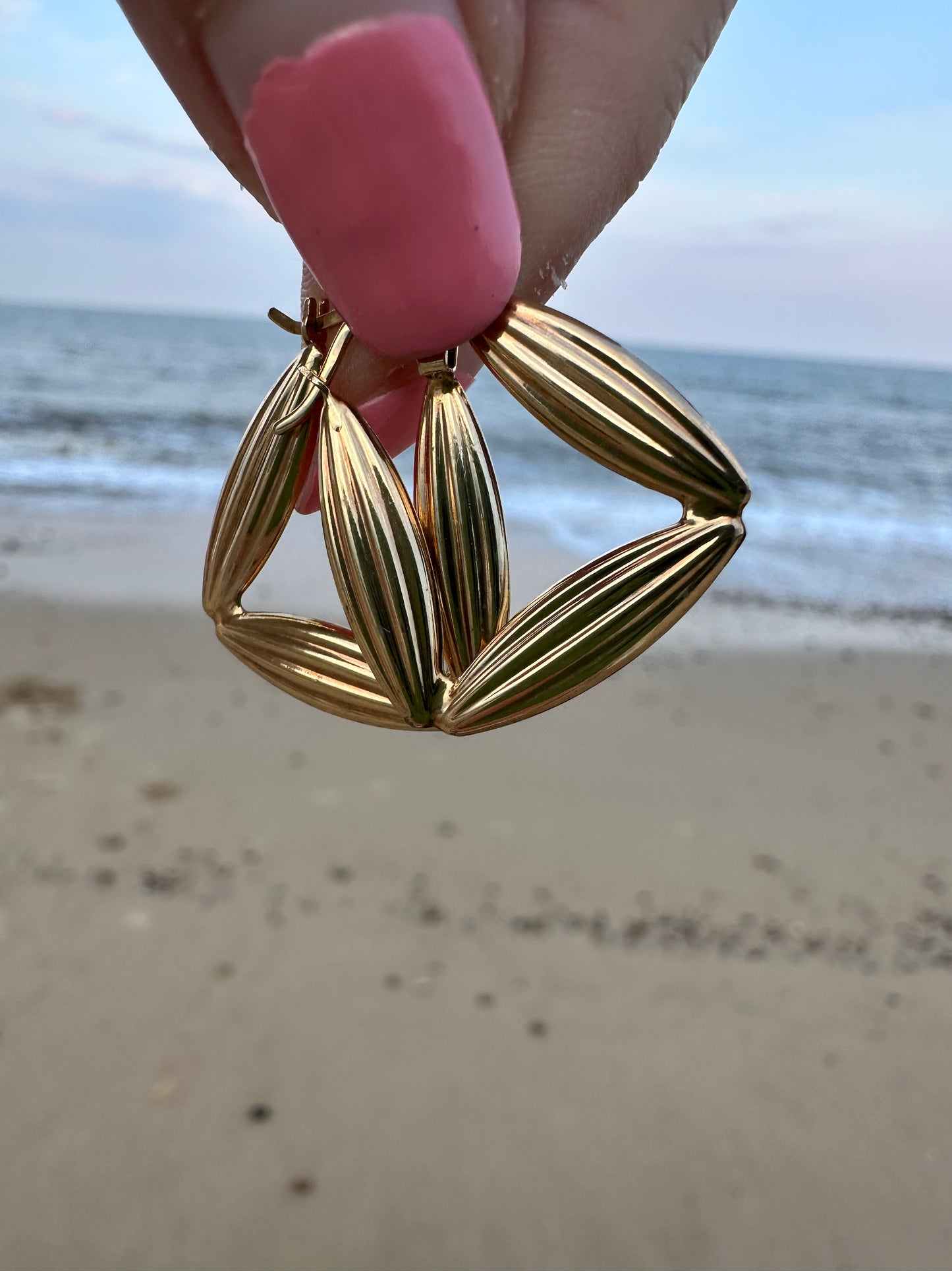 9ct Gold UnoAerre Ribbed Triangular hoops