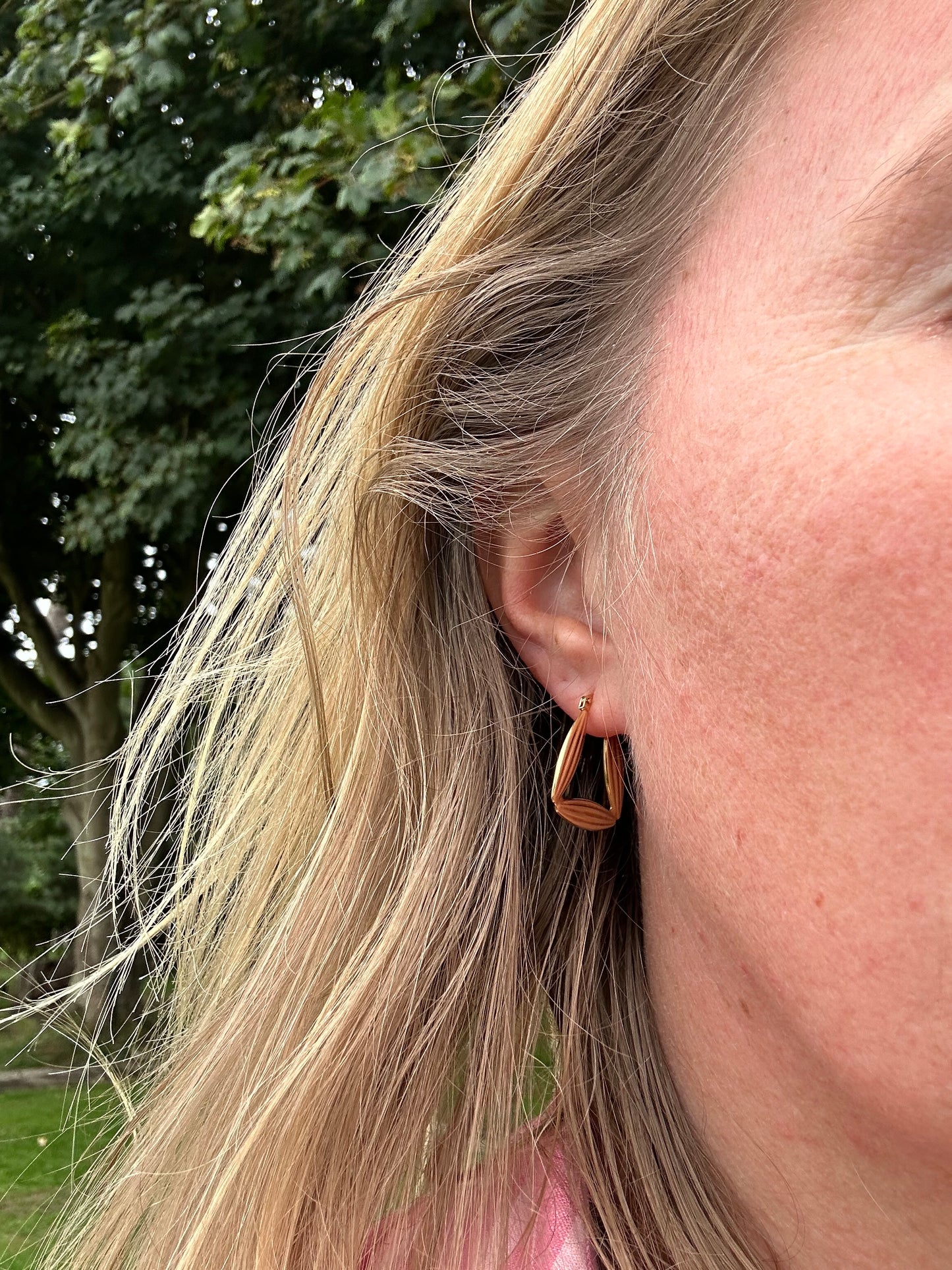 9ct Gold UnoAerre Ribbed Triangular hoops