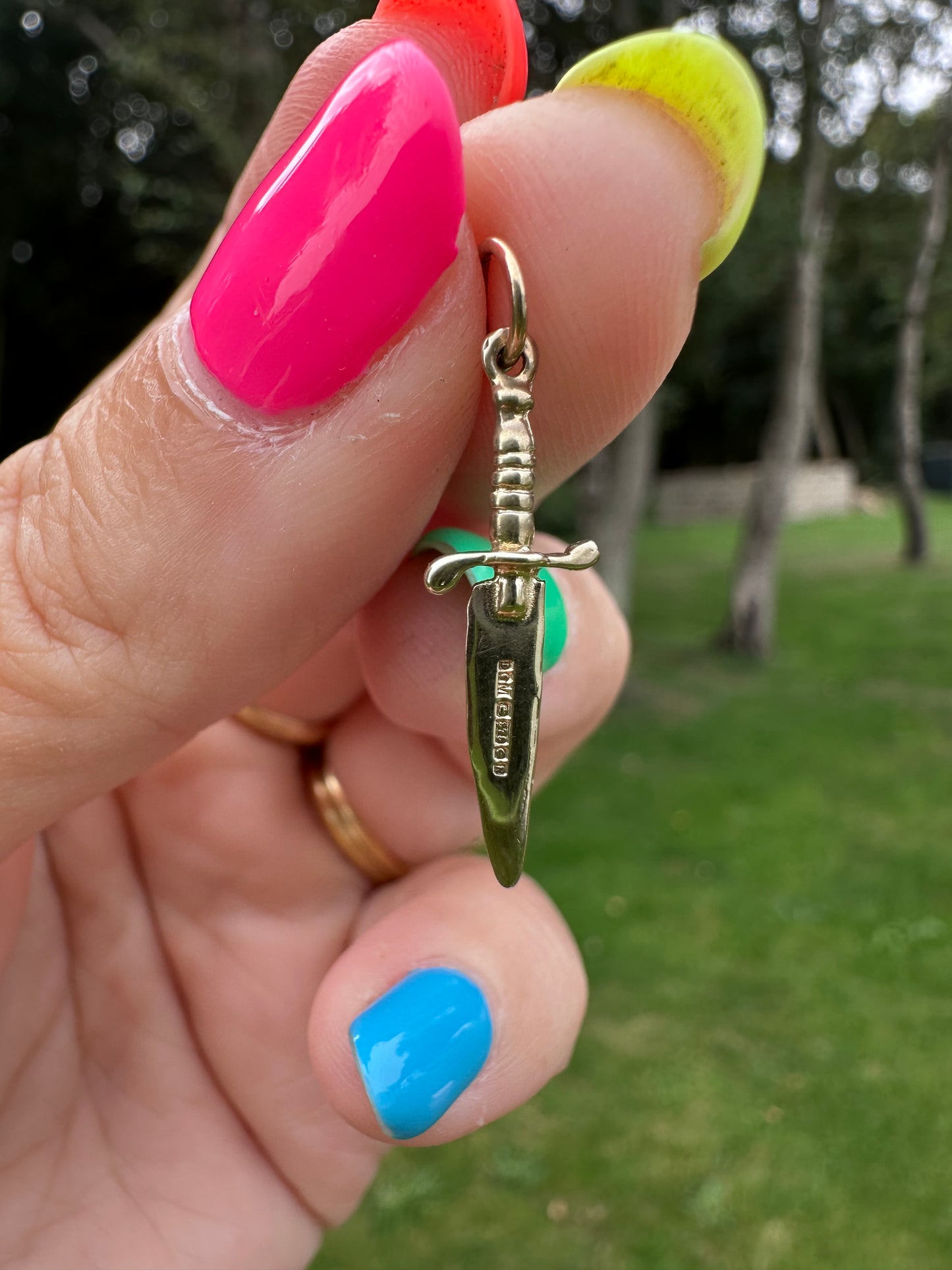 Vintage 9ct Dagger charm