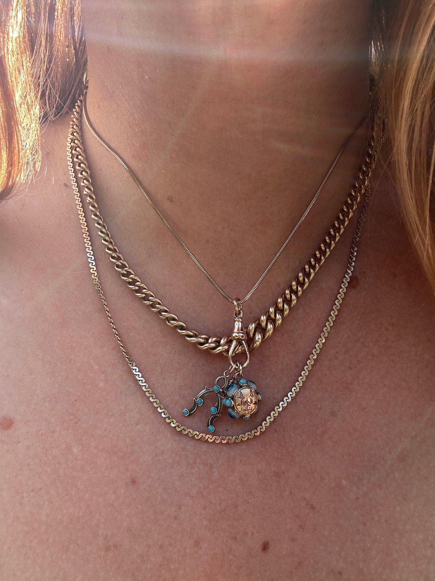 9ct Gold Evil eye charm with turquoise. Engraved with Turkish mosque.