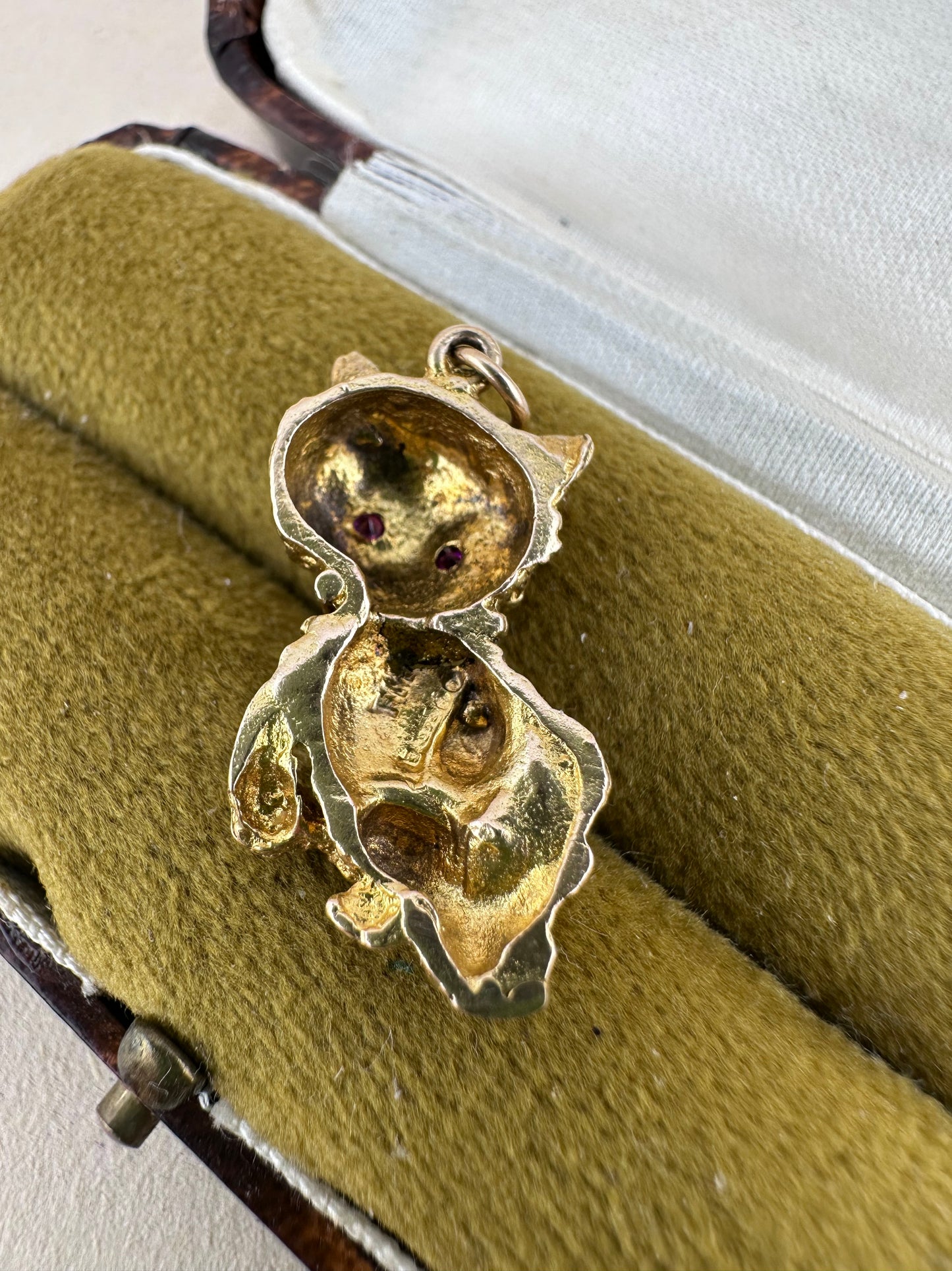 9ct Gold Cat charm with Ruby eyes