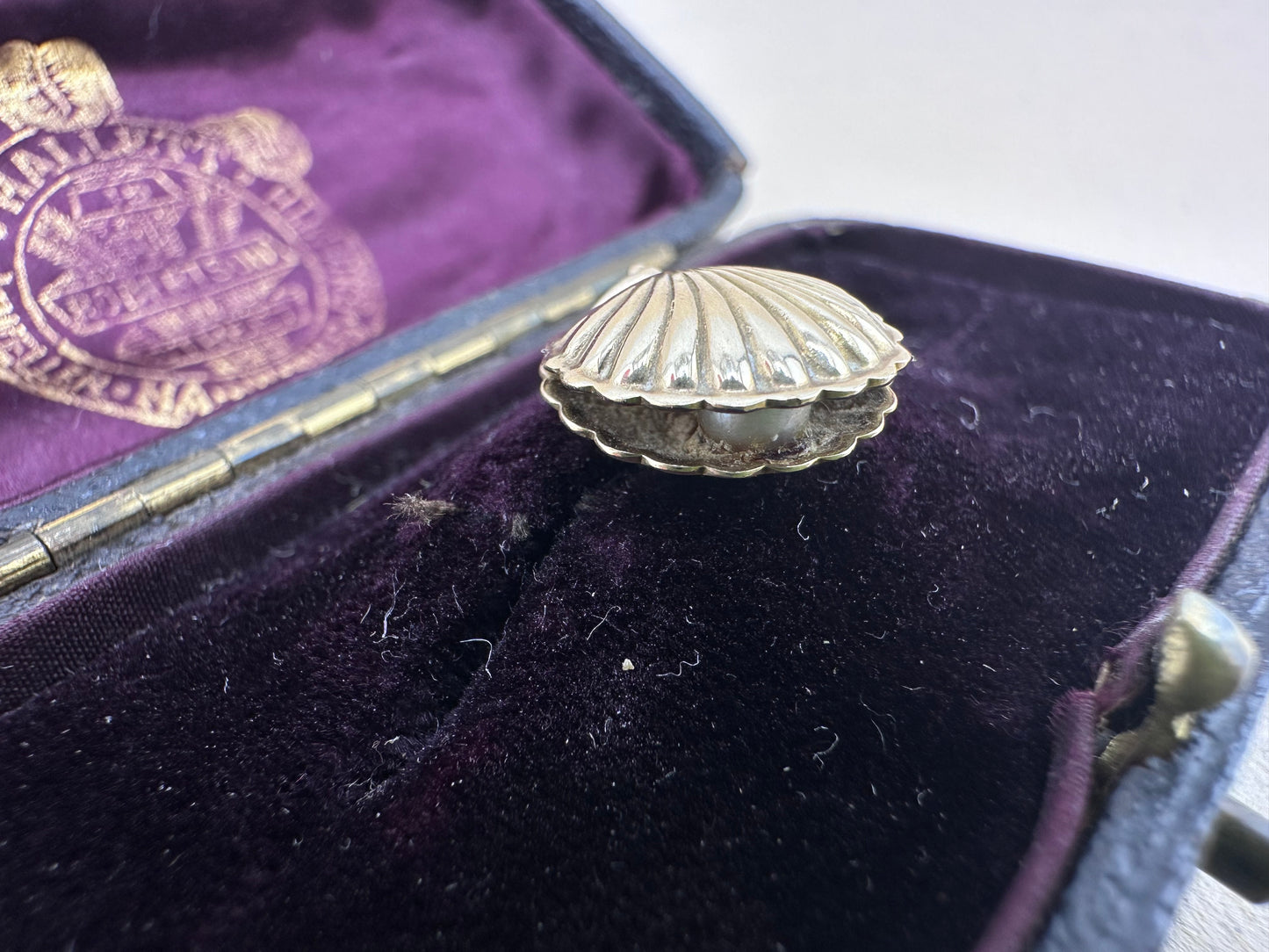 Vintage 9ct Gold Clam shell charm with pearl.