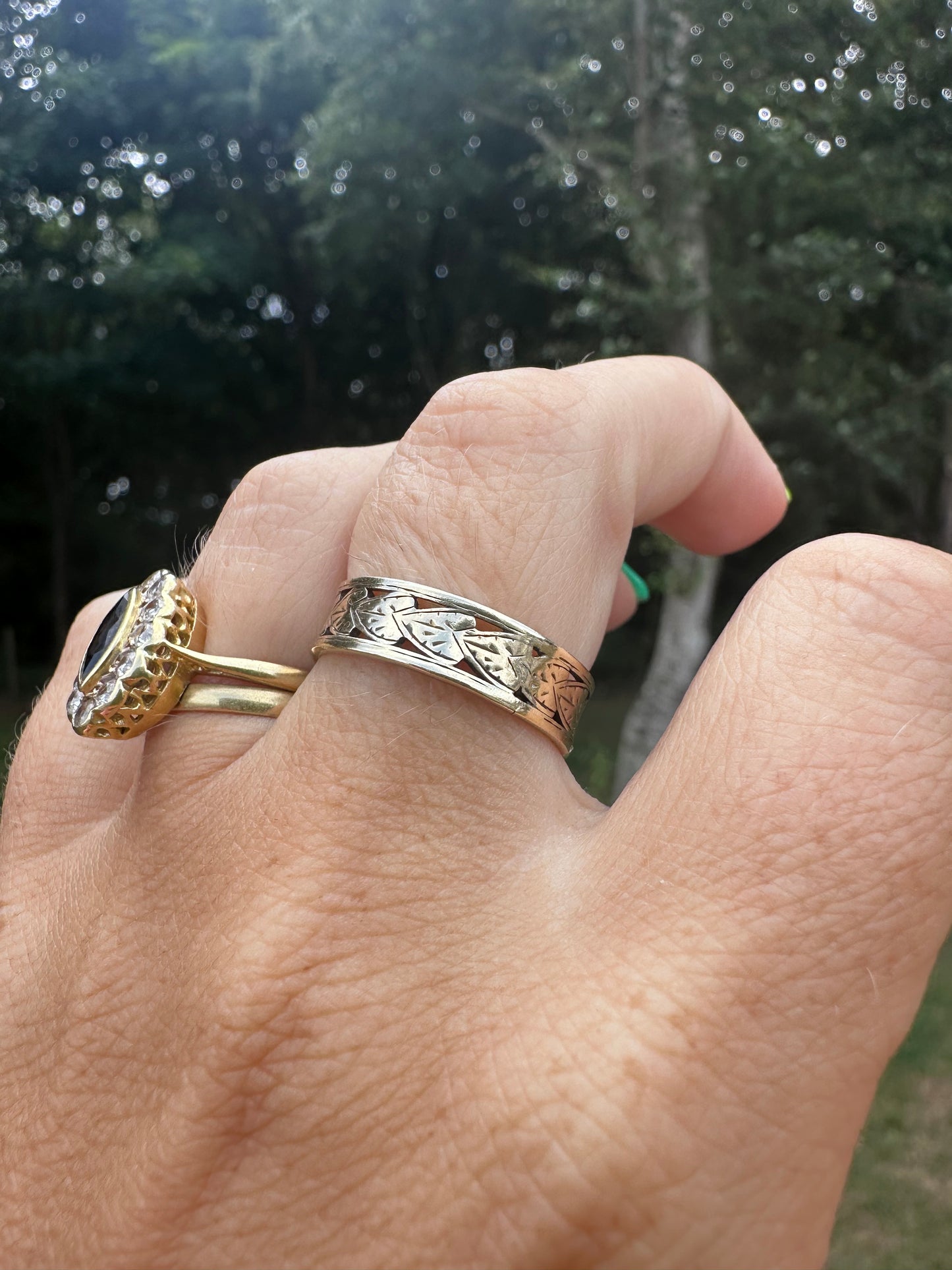 Antique 9ct Gold Leaf cut out Band