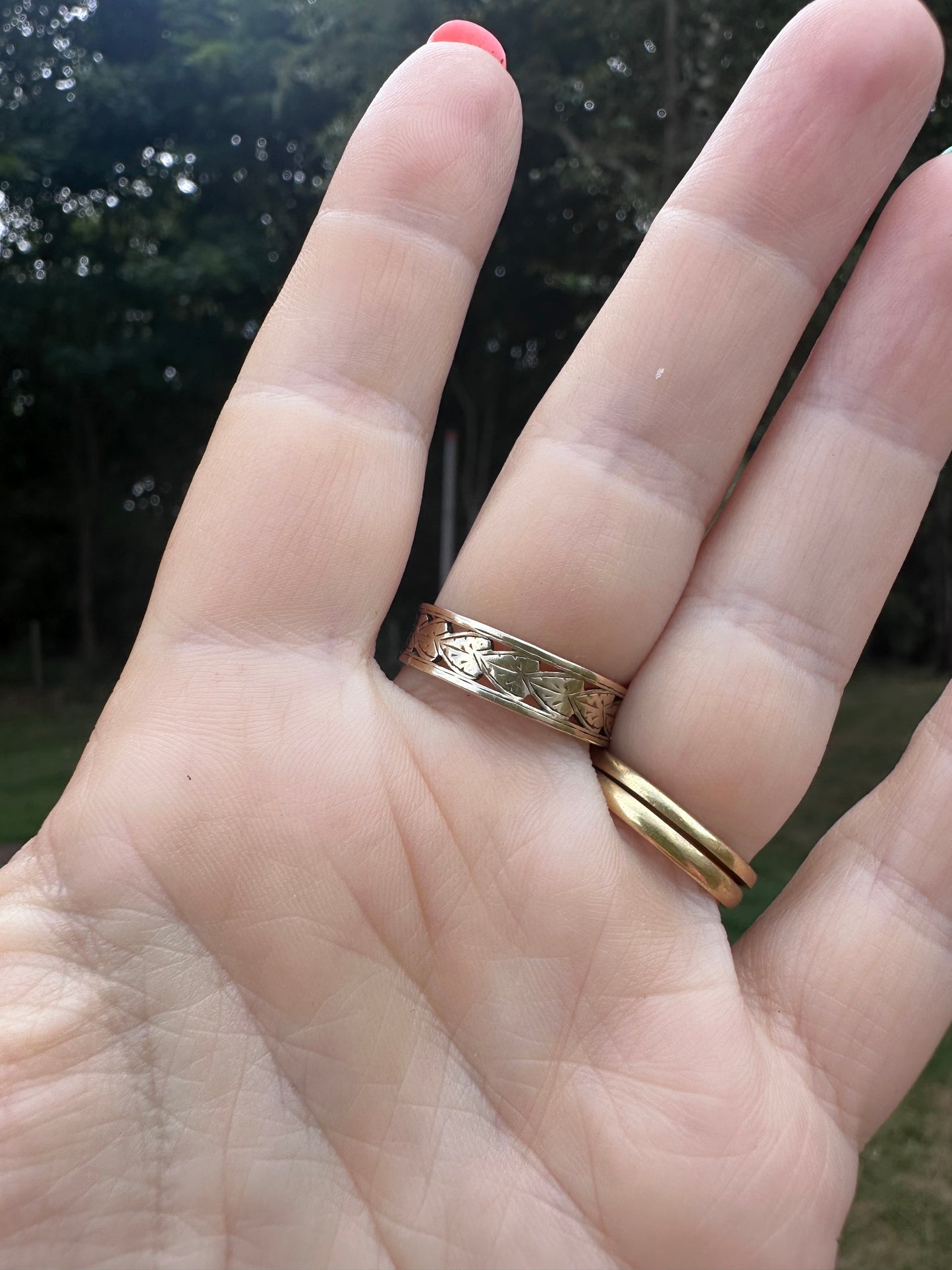 Antique 9ct Gold Leaf cut out Band