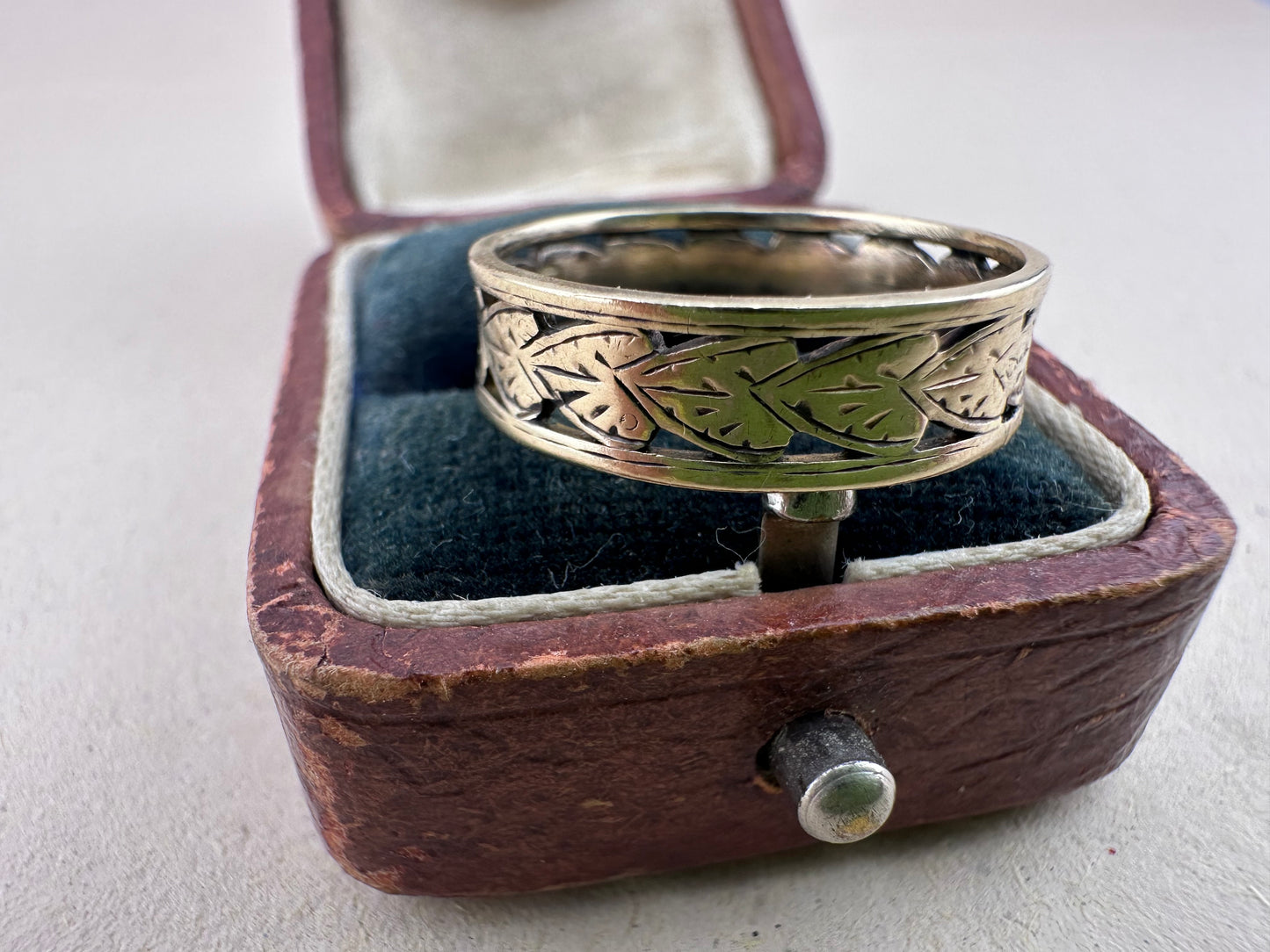 Antique 9ct Gold Leaf cut out Band