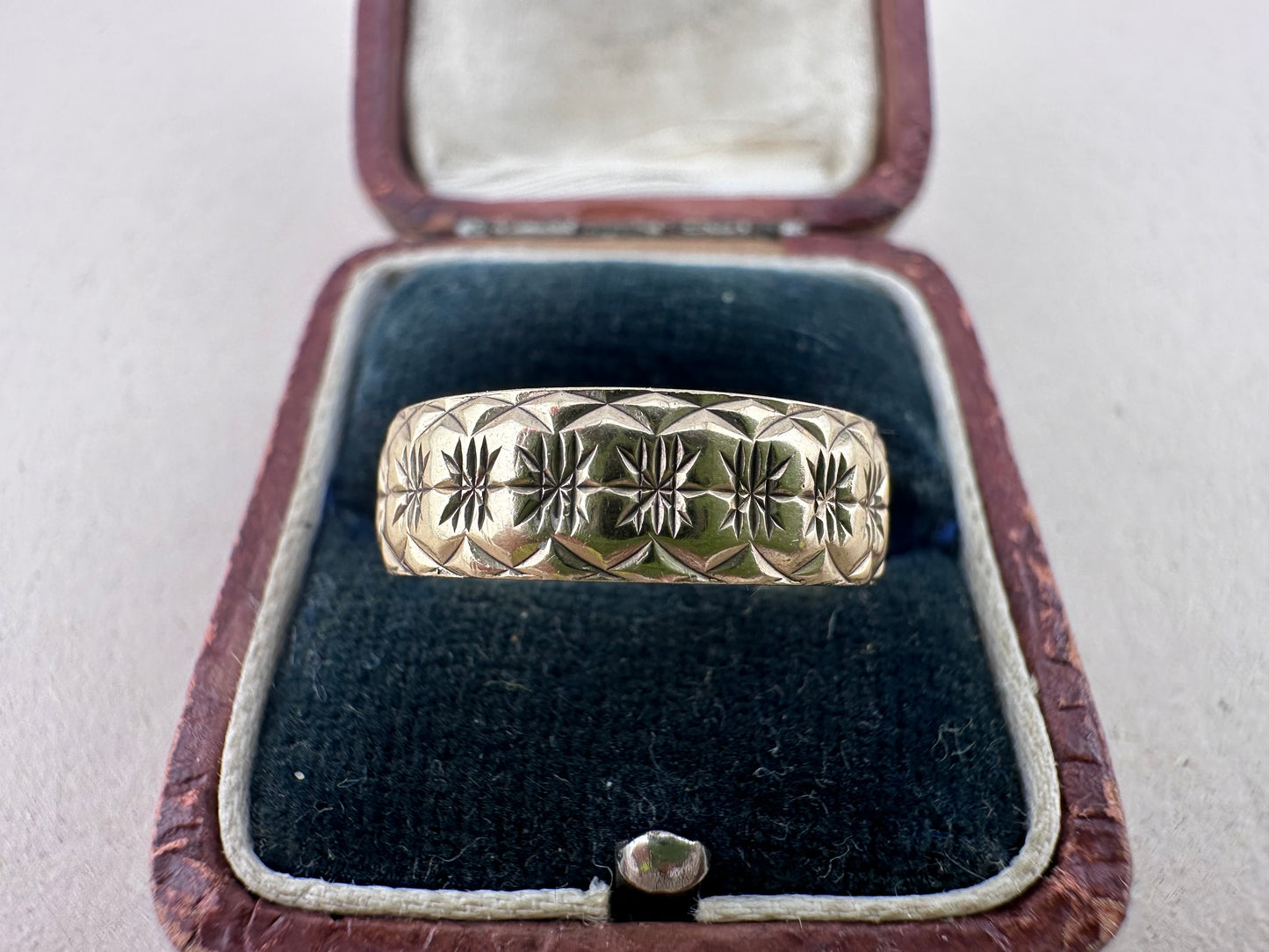 Vintage 9ct yellow Gold pattern band