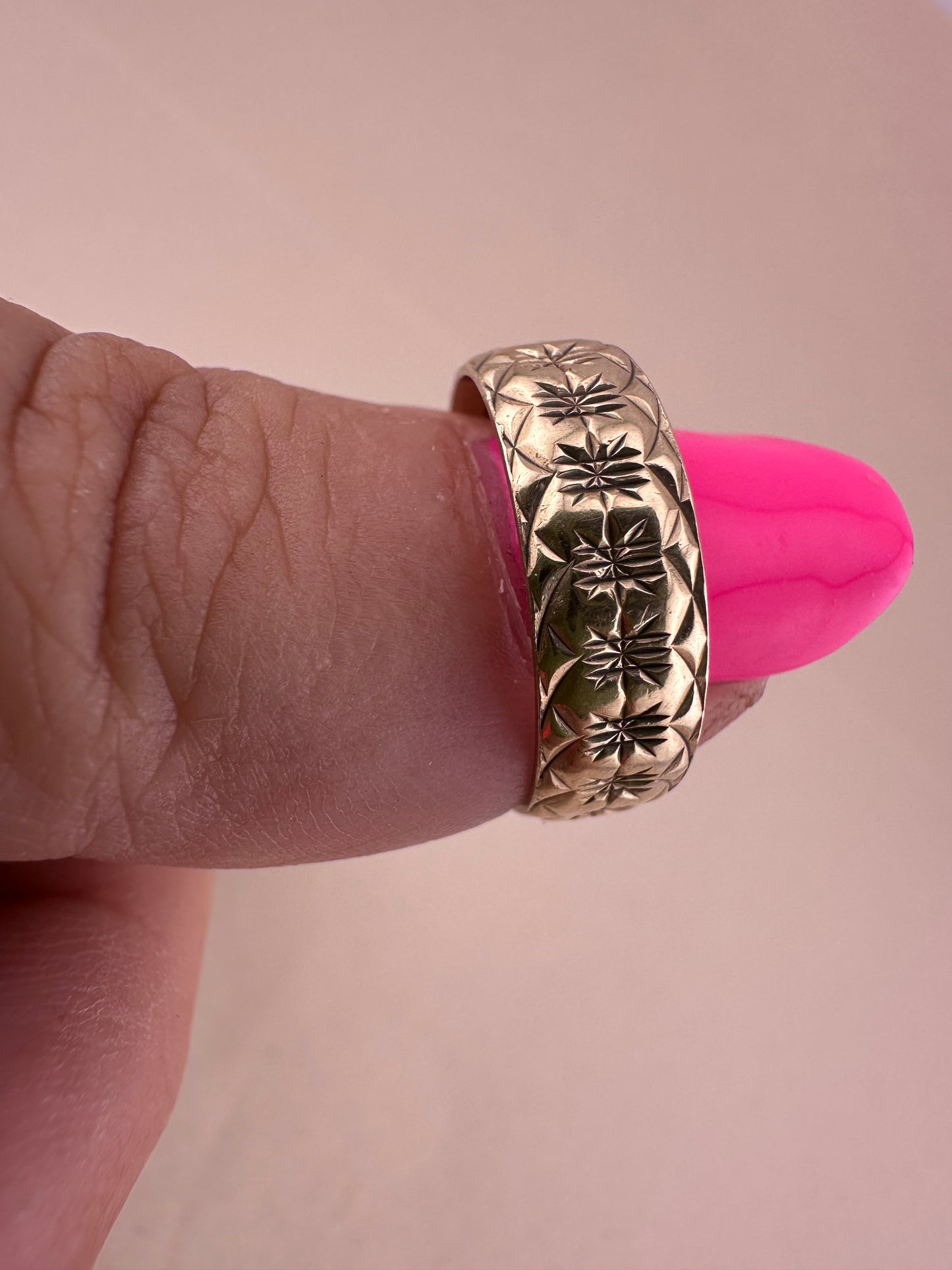 Vintage 9ct yellow Gold pattern band