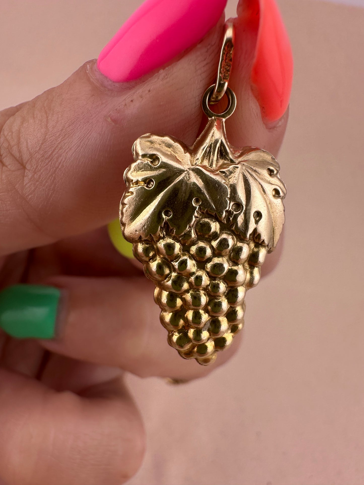 Vintage 9ct Gold Grape Charm