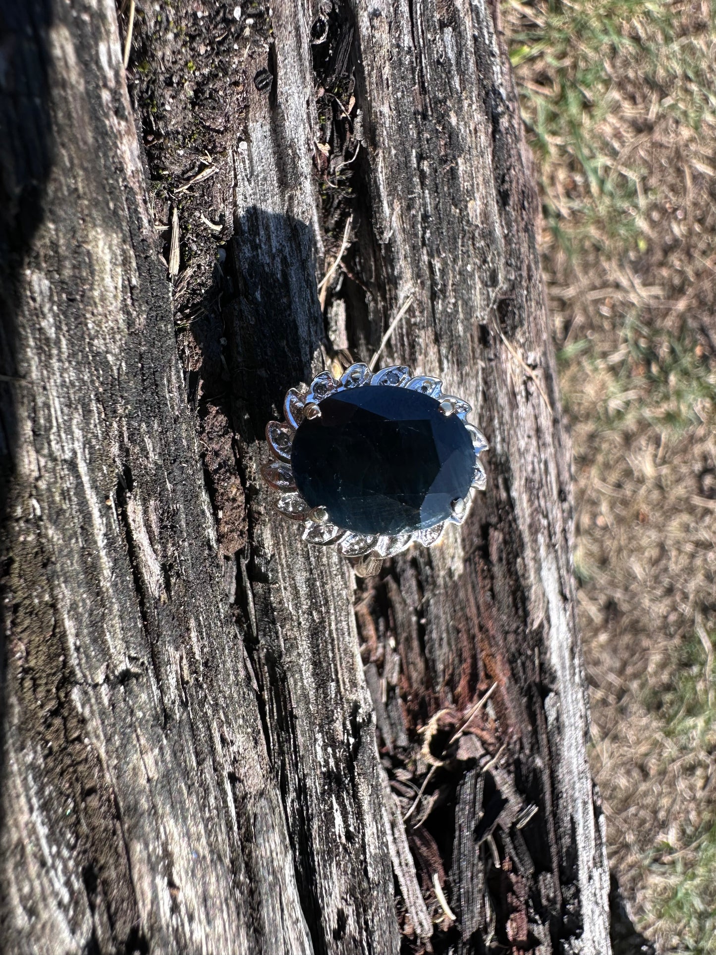 9ct Sapphire & Diamond ring