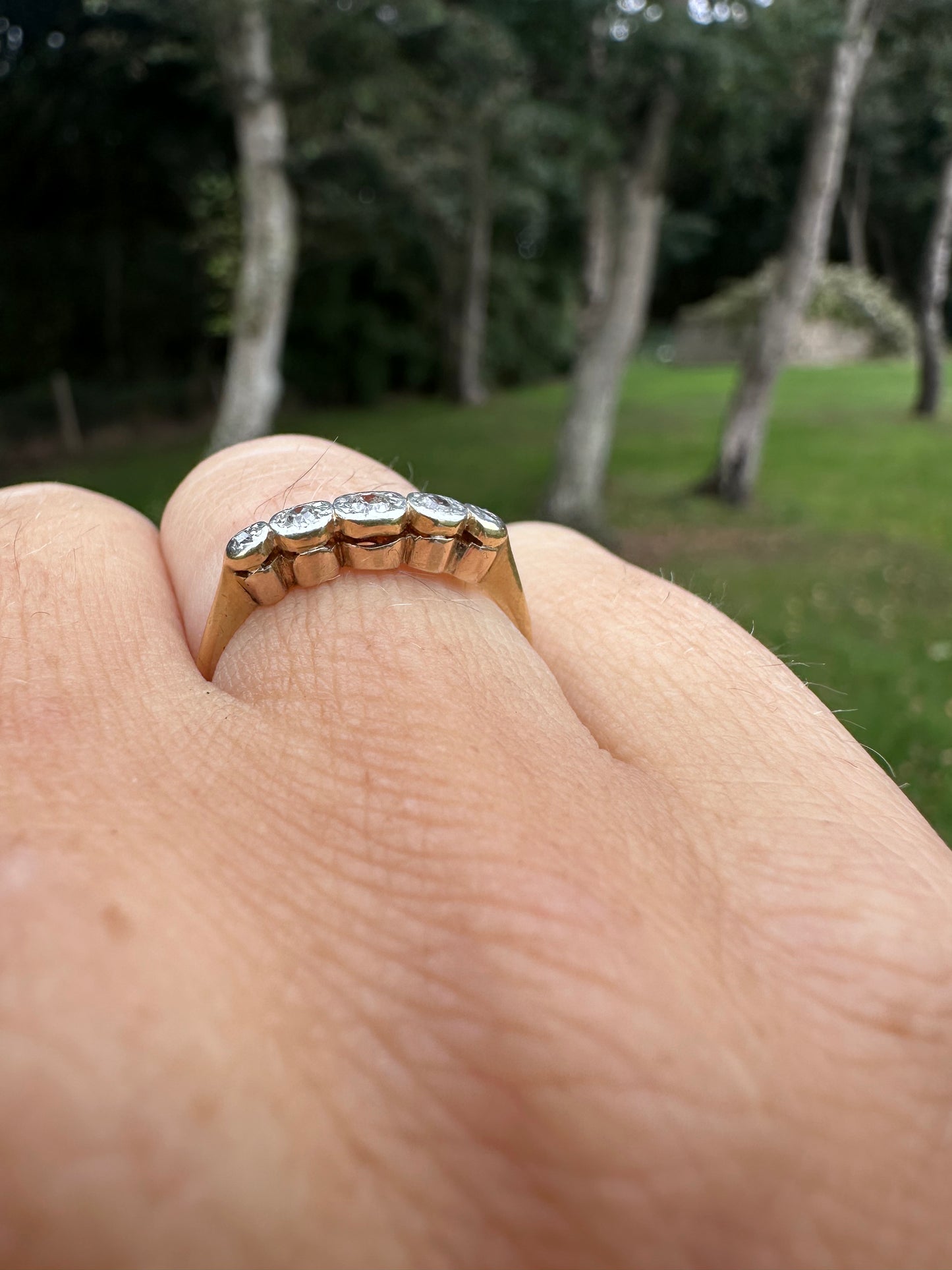 18ct gold 5 graduating diamond ring