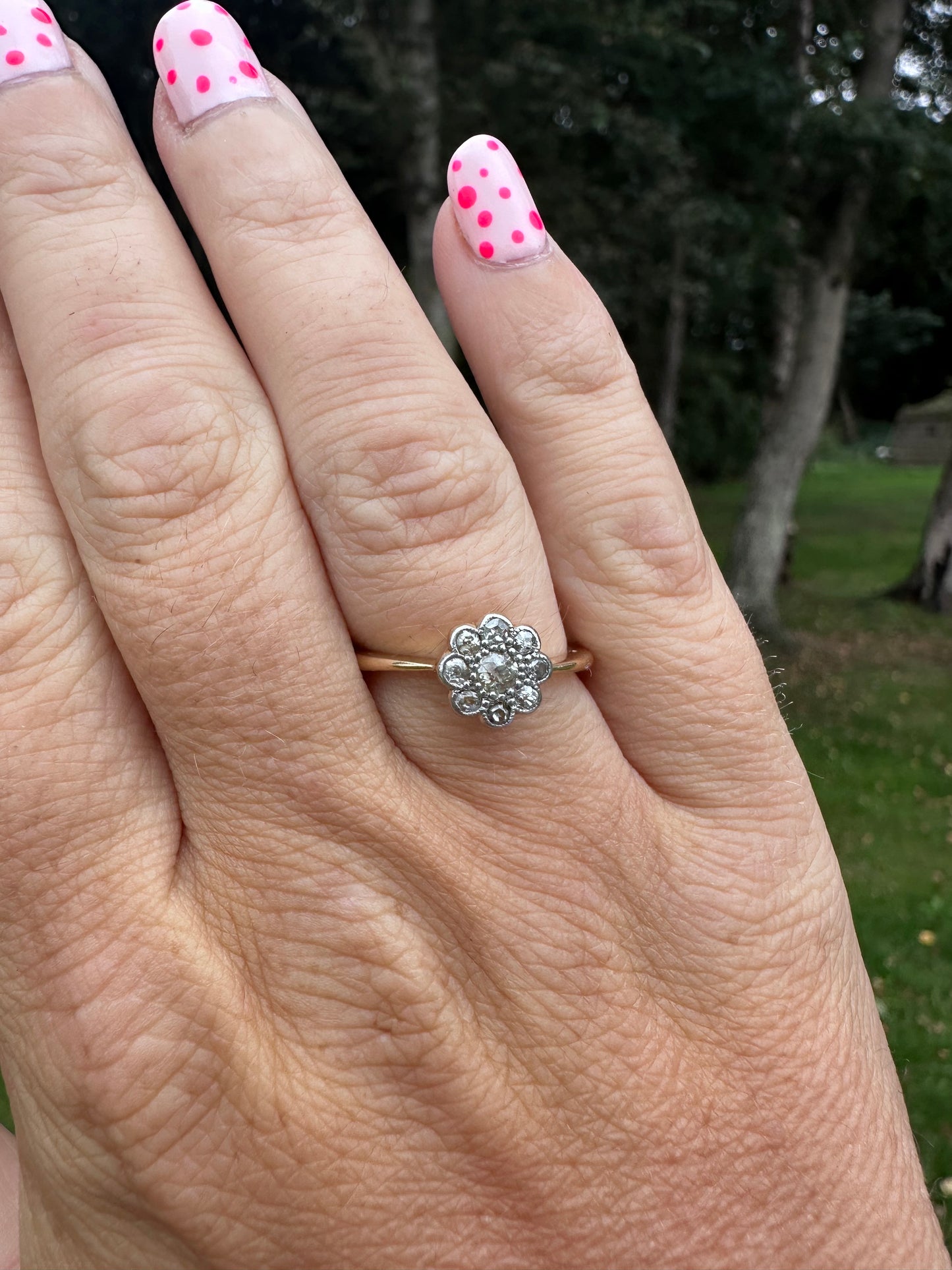 Antique 18ct Gold Diamond Daisy ring