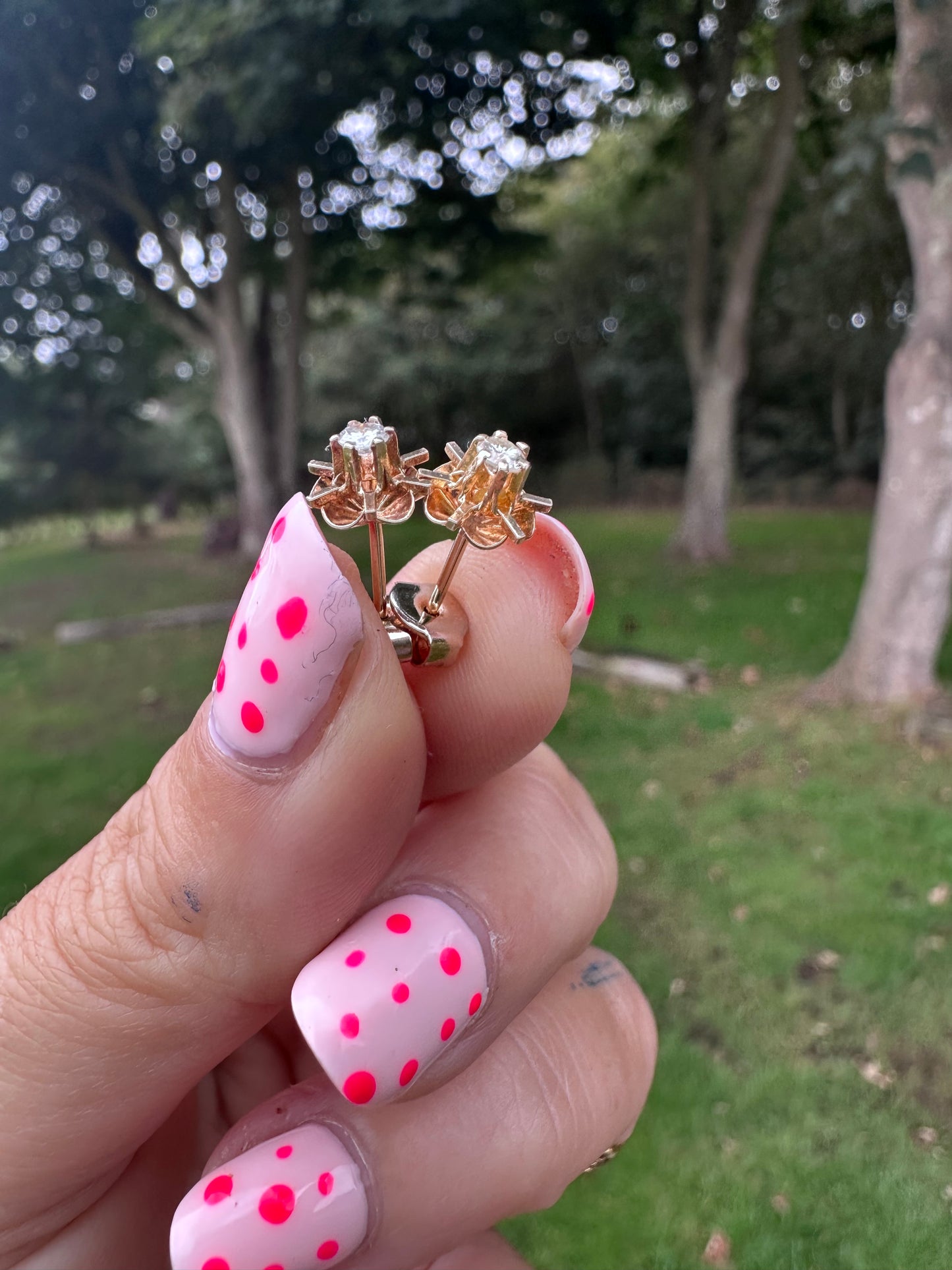 9ct Diamond buttercup stud earrings