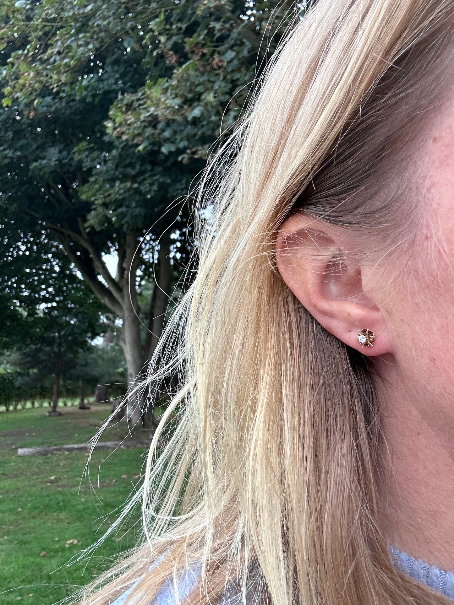 9ct Diamond buttercup stud earrings