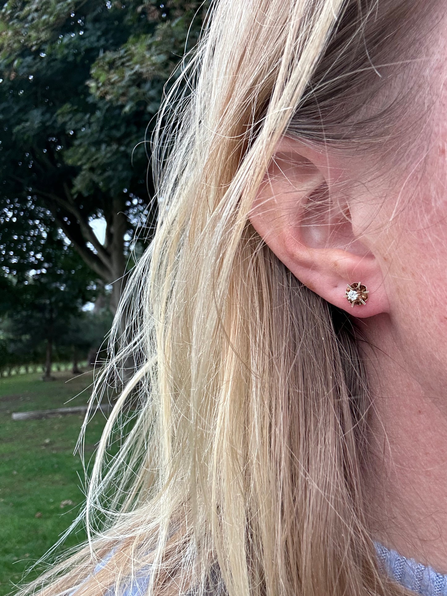 9ct Diamond buttercup stud earrings