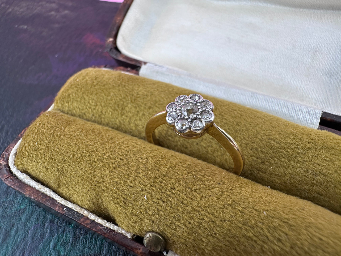 Antique 18ct Gold Diamond Daisy ring