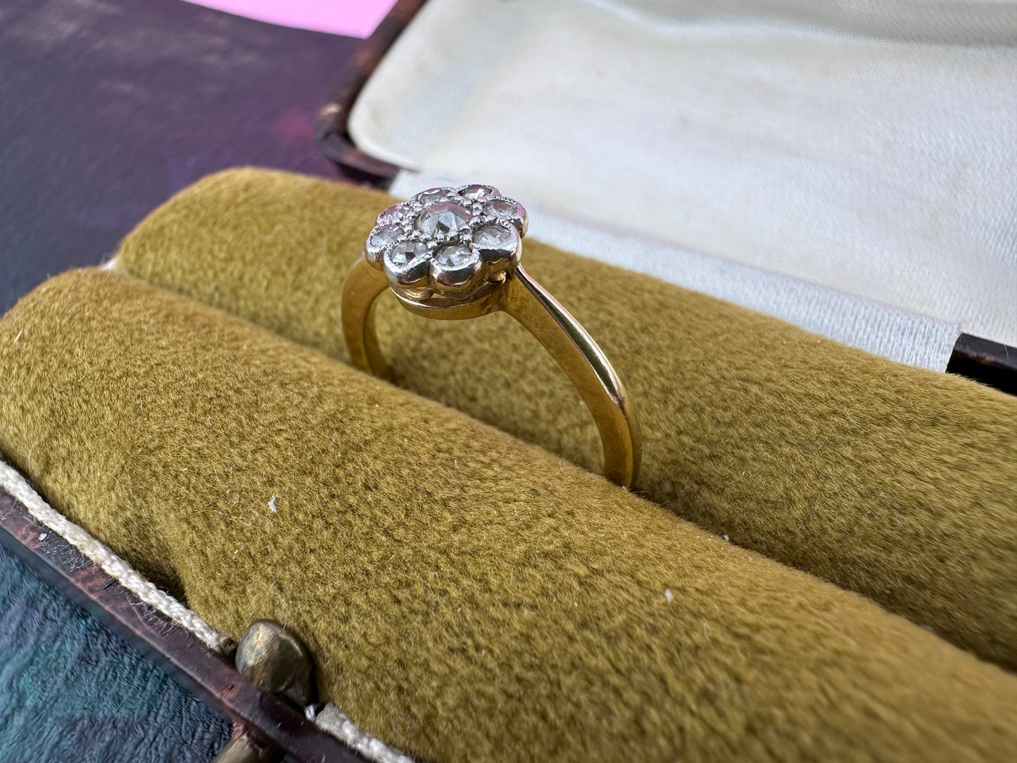 Antique 18ct Gold Diamond Daisy ring