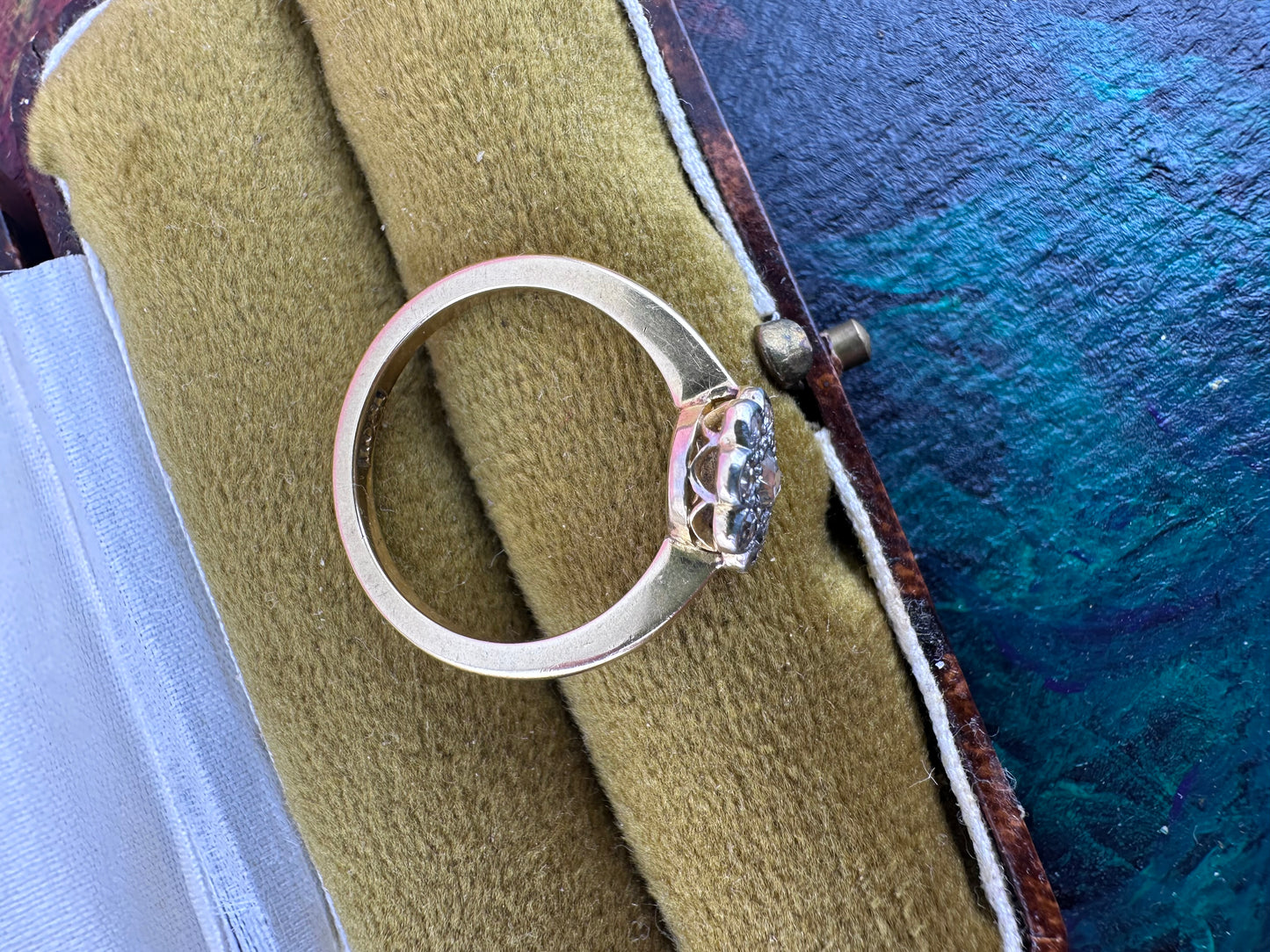 Antique 18ct Gold Diamond Daisy ring