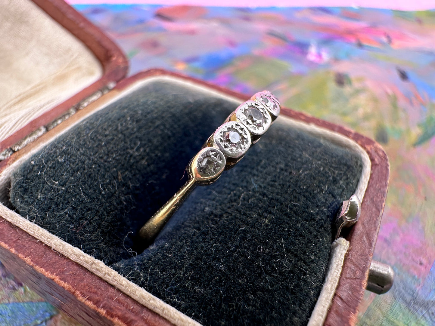 18ct gold 5 graduating diamond ring