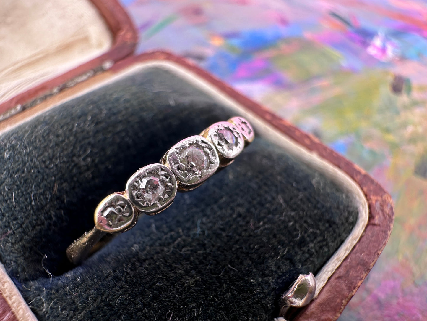 18ct gold 5 graduating diamond ring