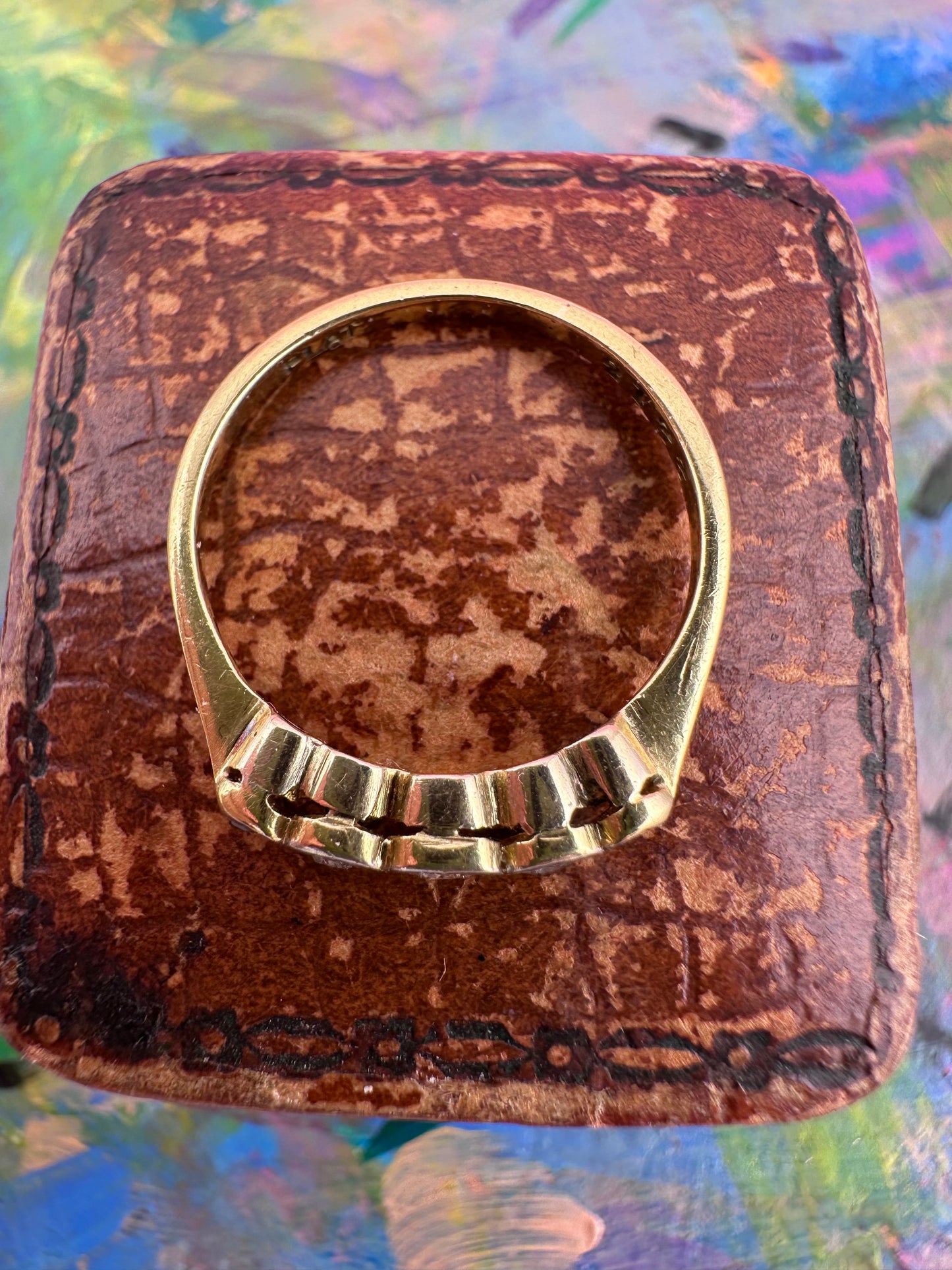 18ct gold 5 graduating diamond ring