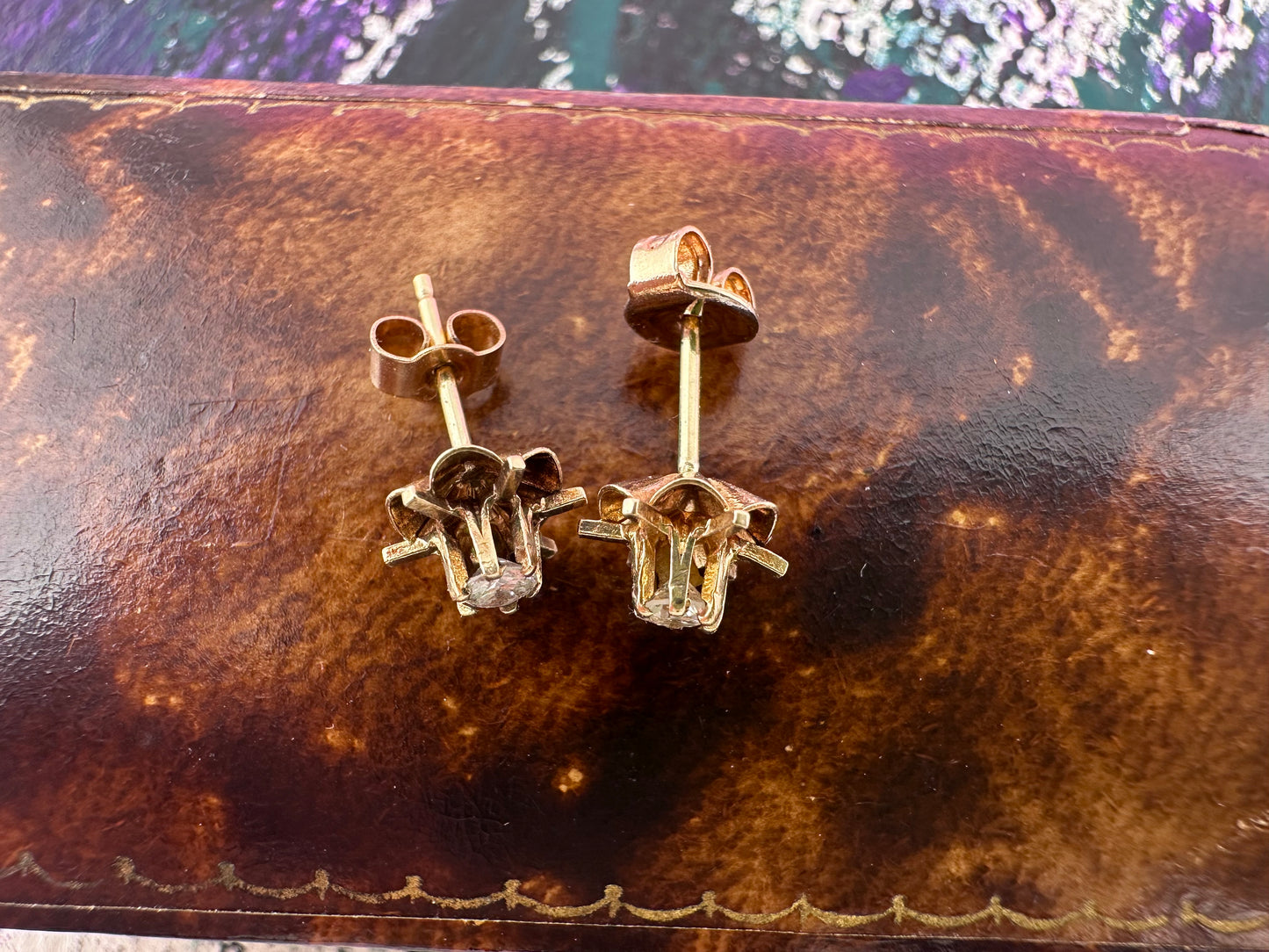 9ct Diamond buttercup stud earrings