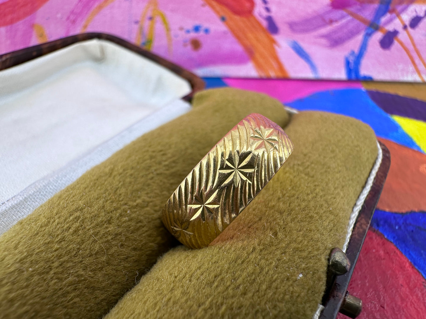Mid century 22ct Gold Patterned band